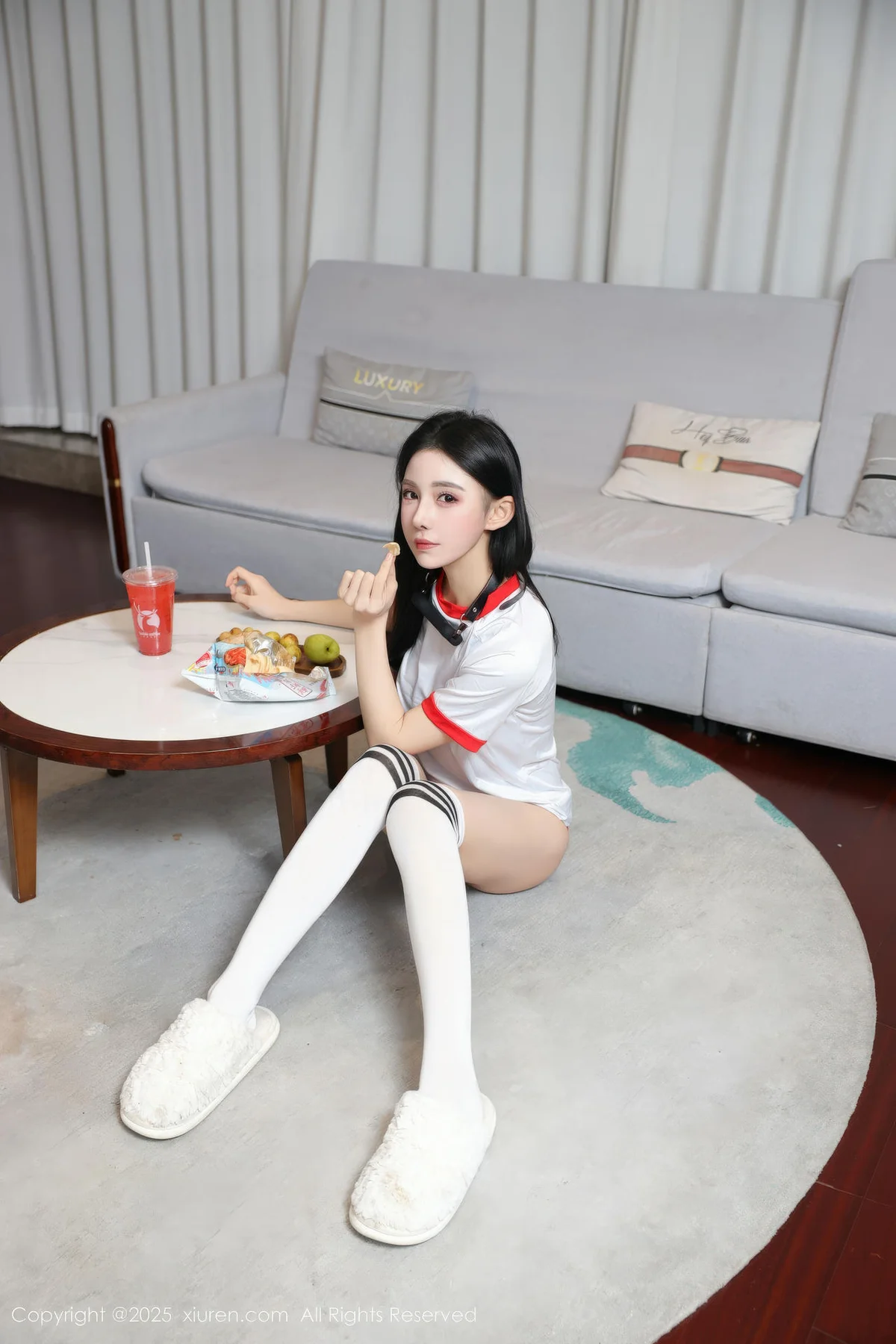 XiuRen 秀人 No.11110 许微微呀 白色T恤性感诱人丝袜 - 10