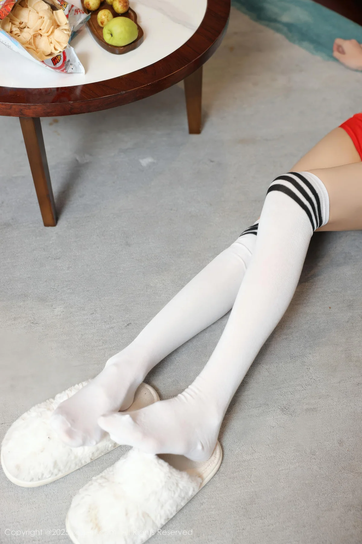 XiuRen 秀人 No.11110 许微微呀 白色T恤性感诱人丝袜 - 1