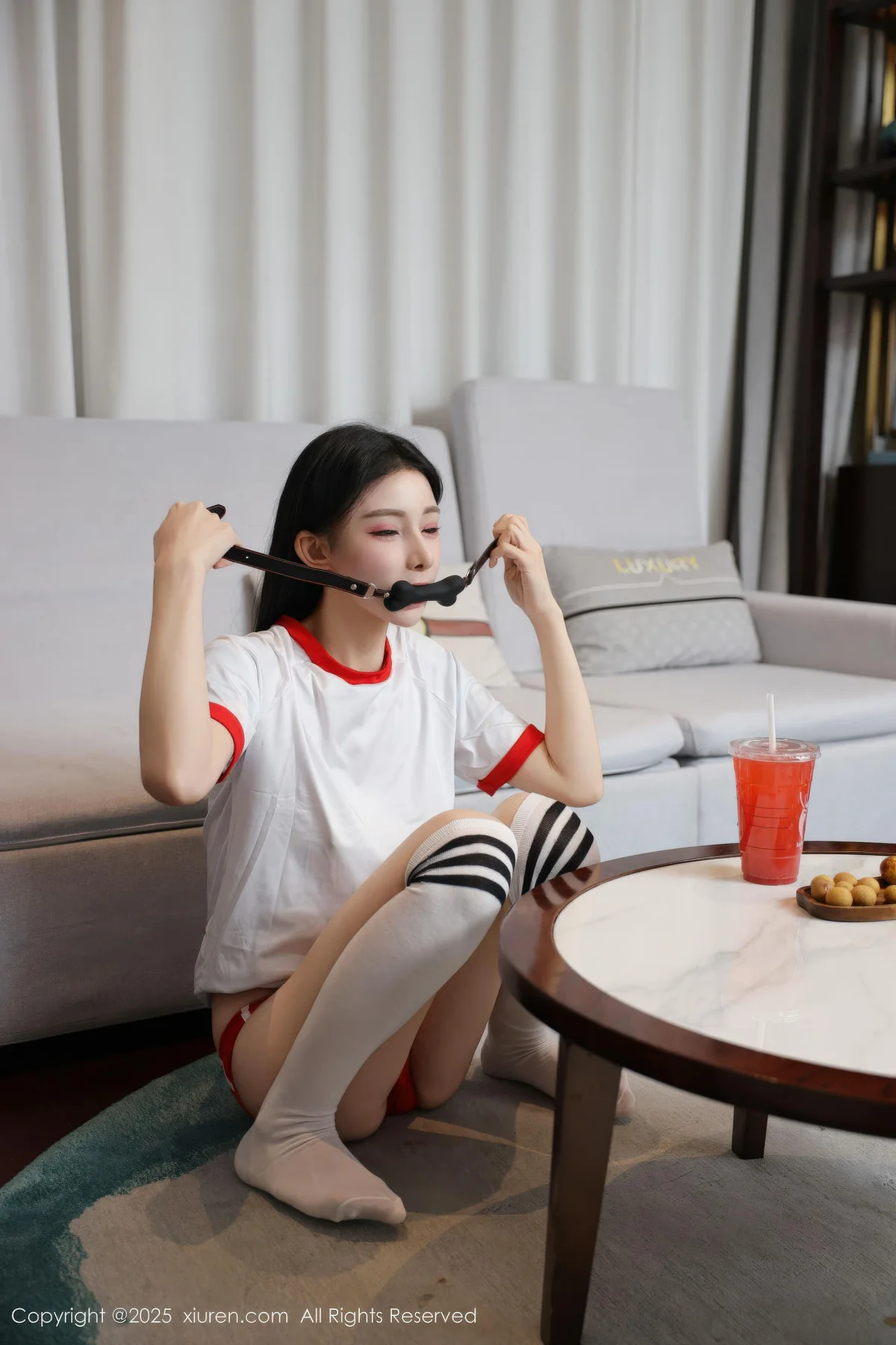 XiuRen 秀人 No.11110 许微微呀 白色T恤性感诱人丝袜 - 9