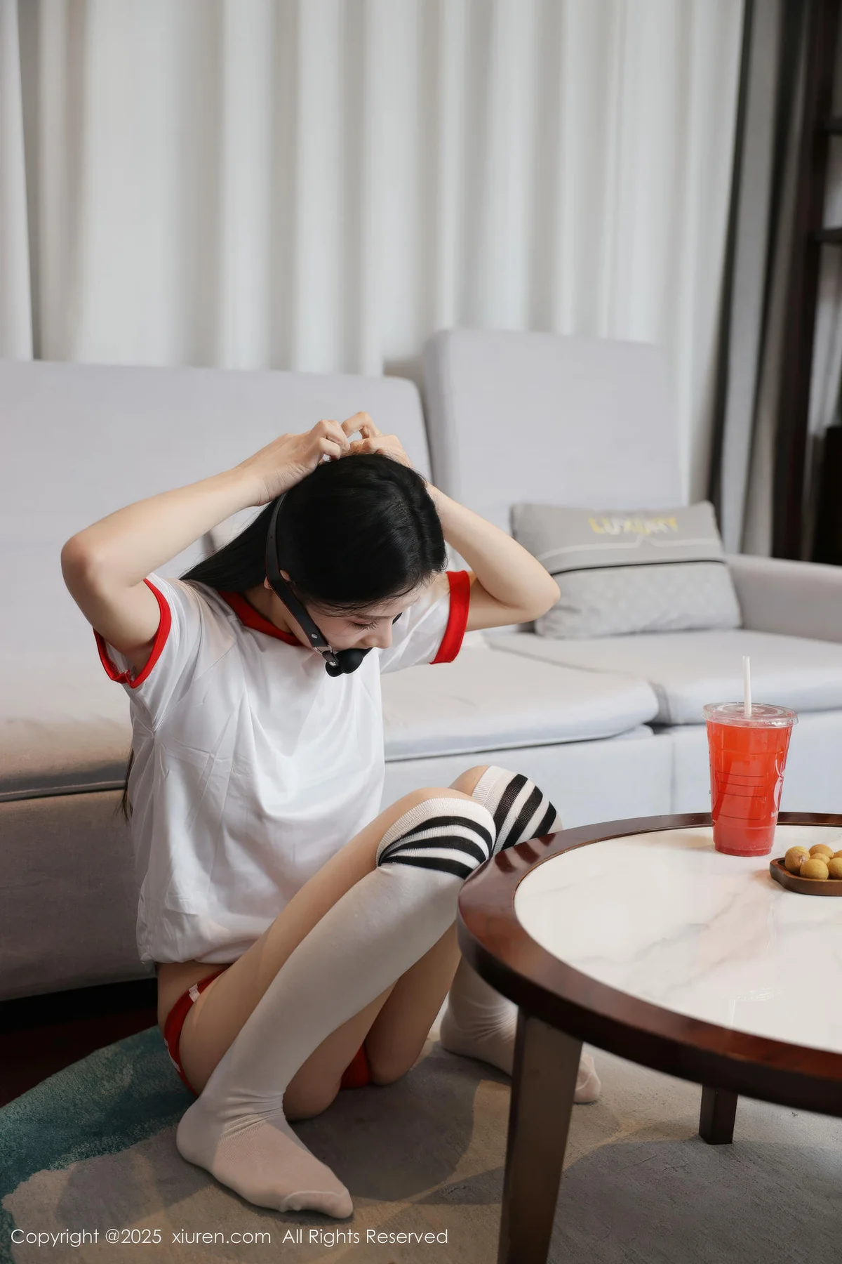 XiuRen 秀人 No.11110 许微微呀 白色T恤性感诱人丝袜 - 10