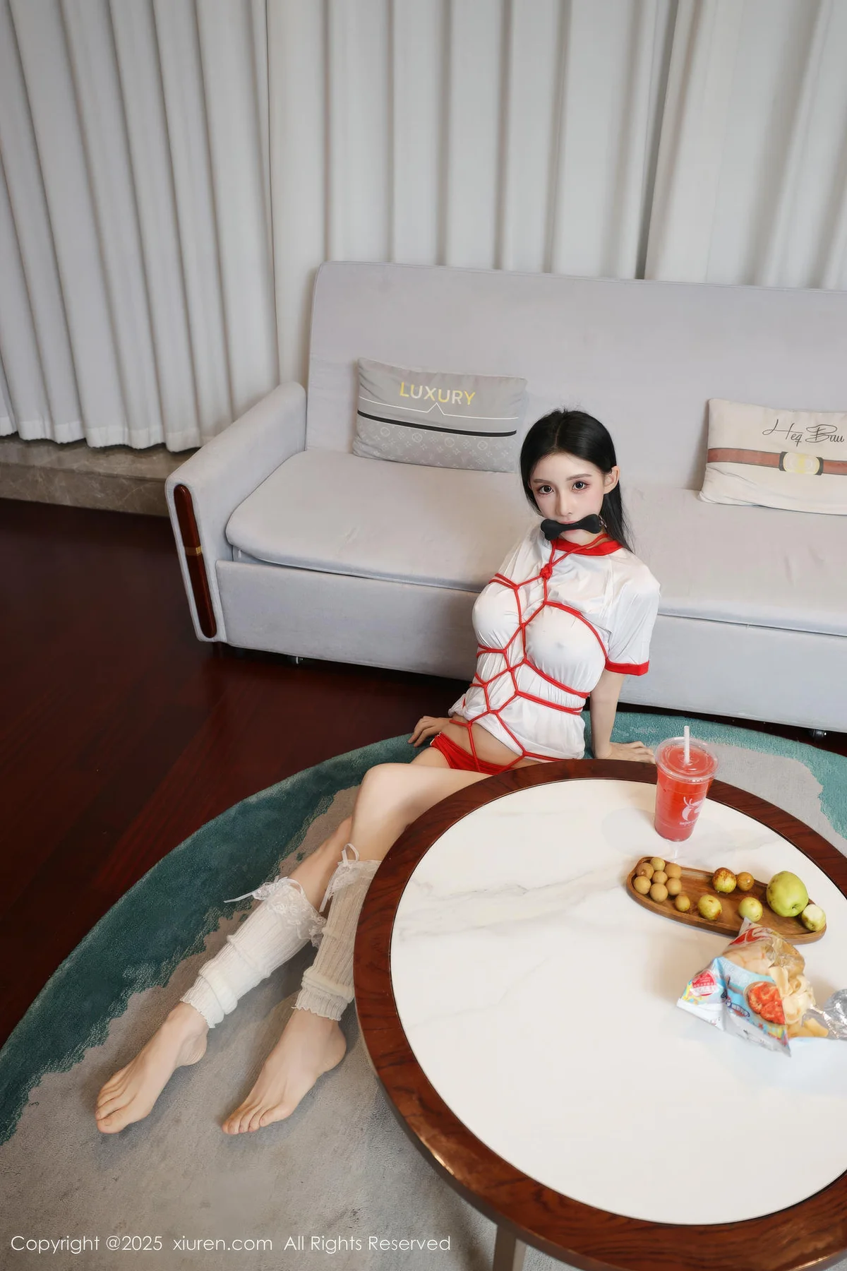 XiuRen 秀人 No.11110 许微微呀 白色T恤性感诱人丝袜 - 4