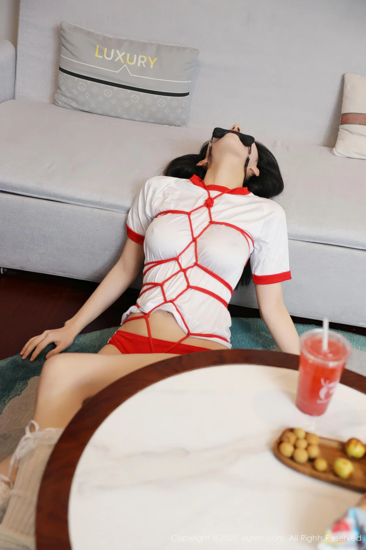 XiuRen 秀人 No.11110 许微微呀 白色T恤性感诱人丝袜 - 5