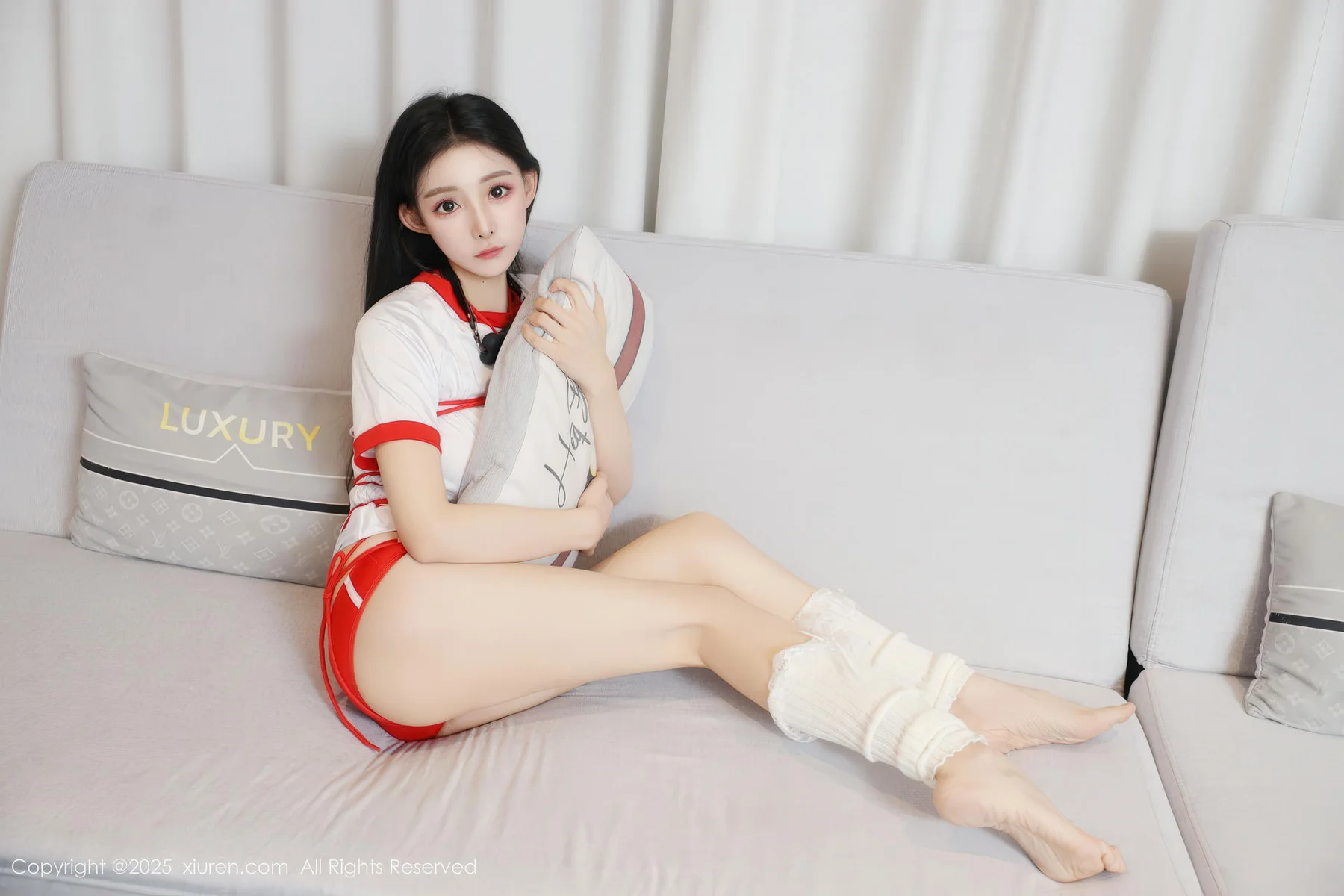 XiuRen 秀人 No.11110 许微微呀 白色T恤性感诱人丝袜 - 1