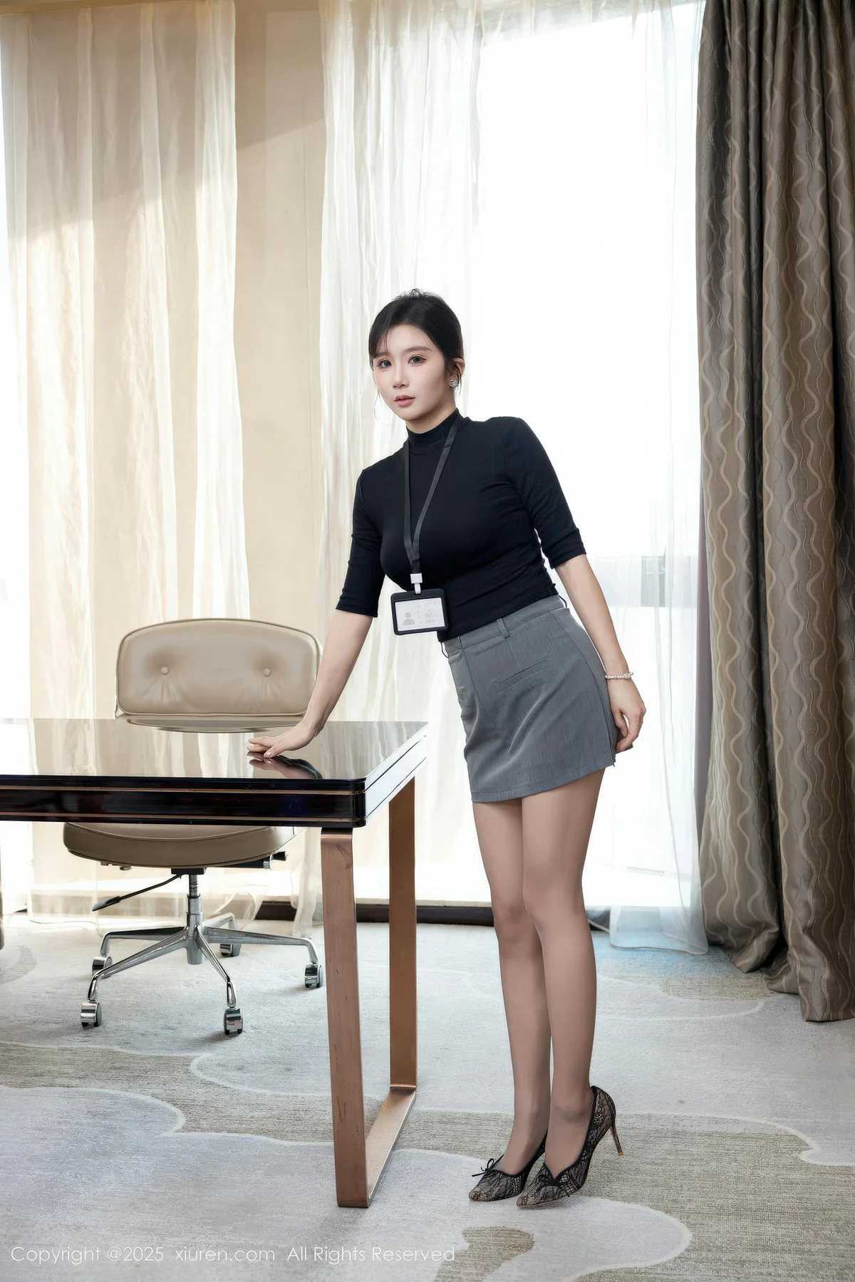 XiuRen 秀人 No.11130 小肉肉咪 性感OL服饰短裙 - 1