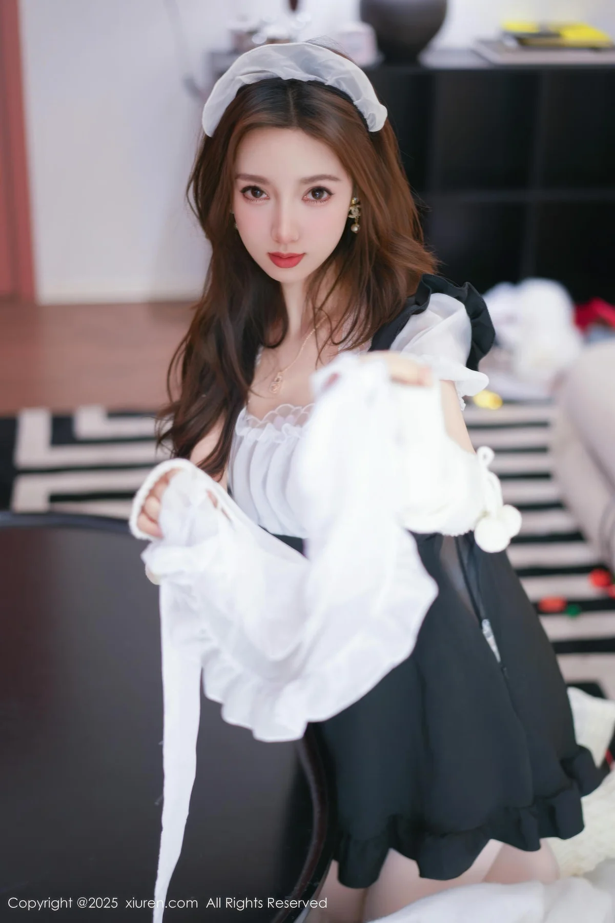 XiuRen 秀人 No.11152 Twins桃桃 性感女仆装扮 - 1