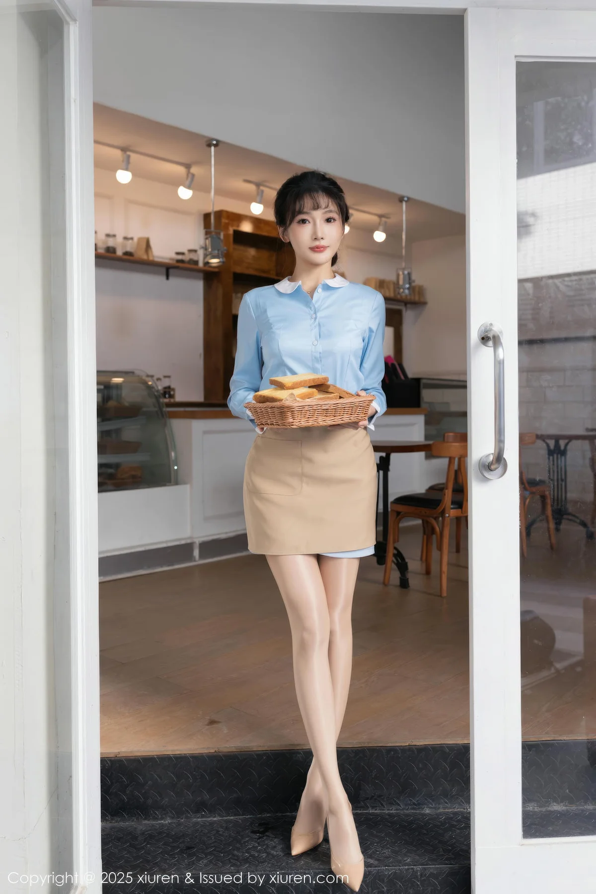 XiuRen 秀人 No.11159 陆萱萱 杏色短裙白色蕾丝 - 1