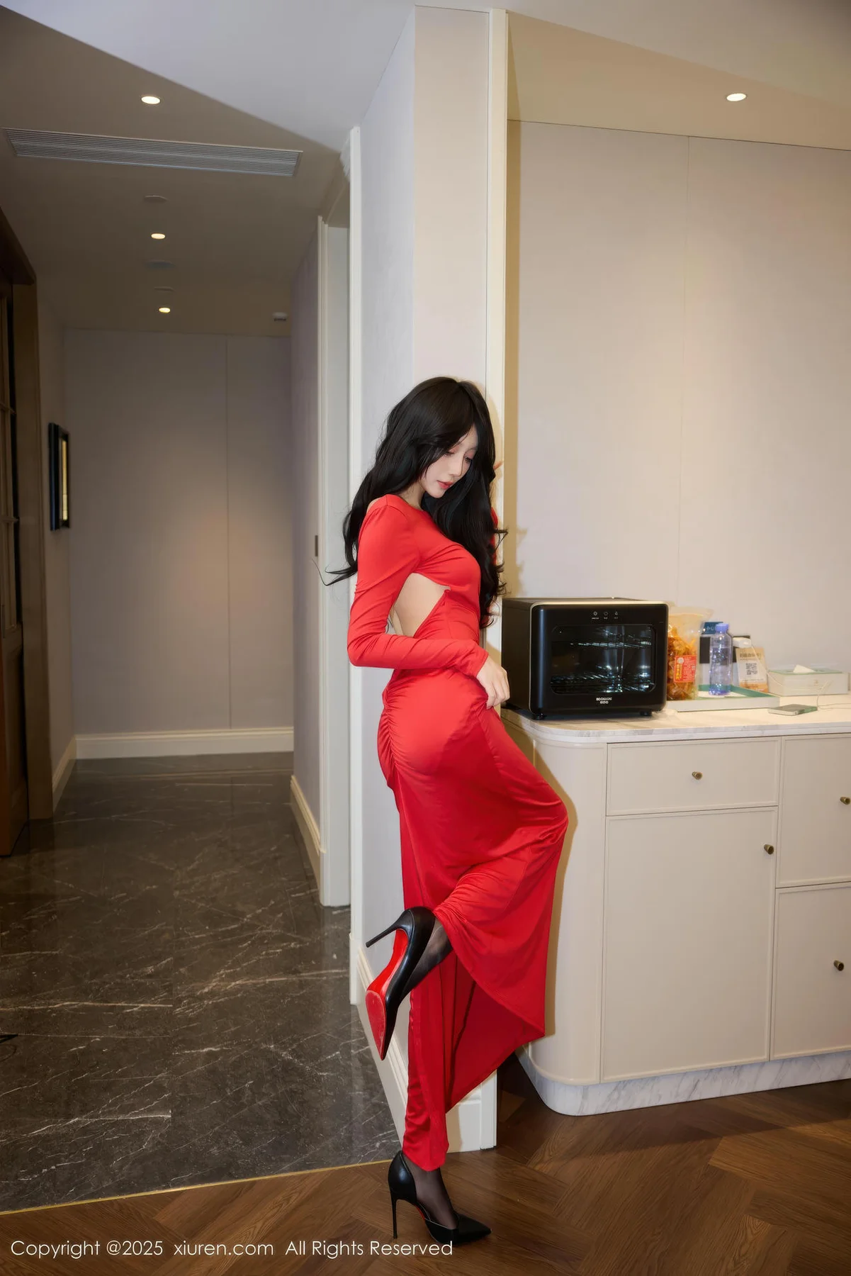 XiuRen 秀人 No.11169 玥儿玥er 红色连衣裙魅惑黑丝 - 2