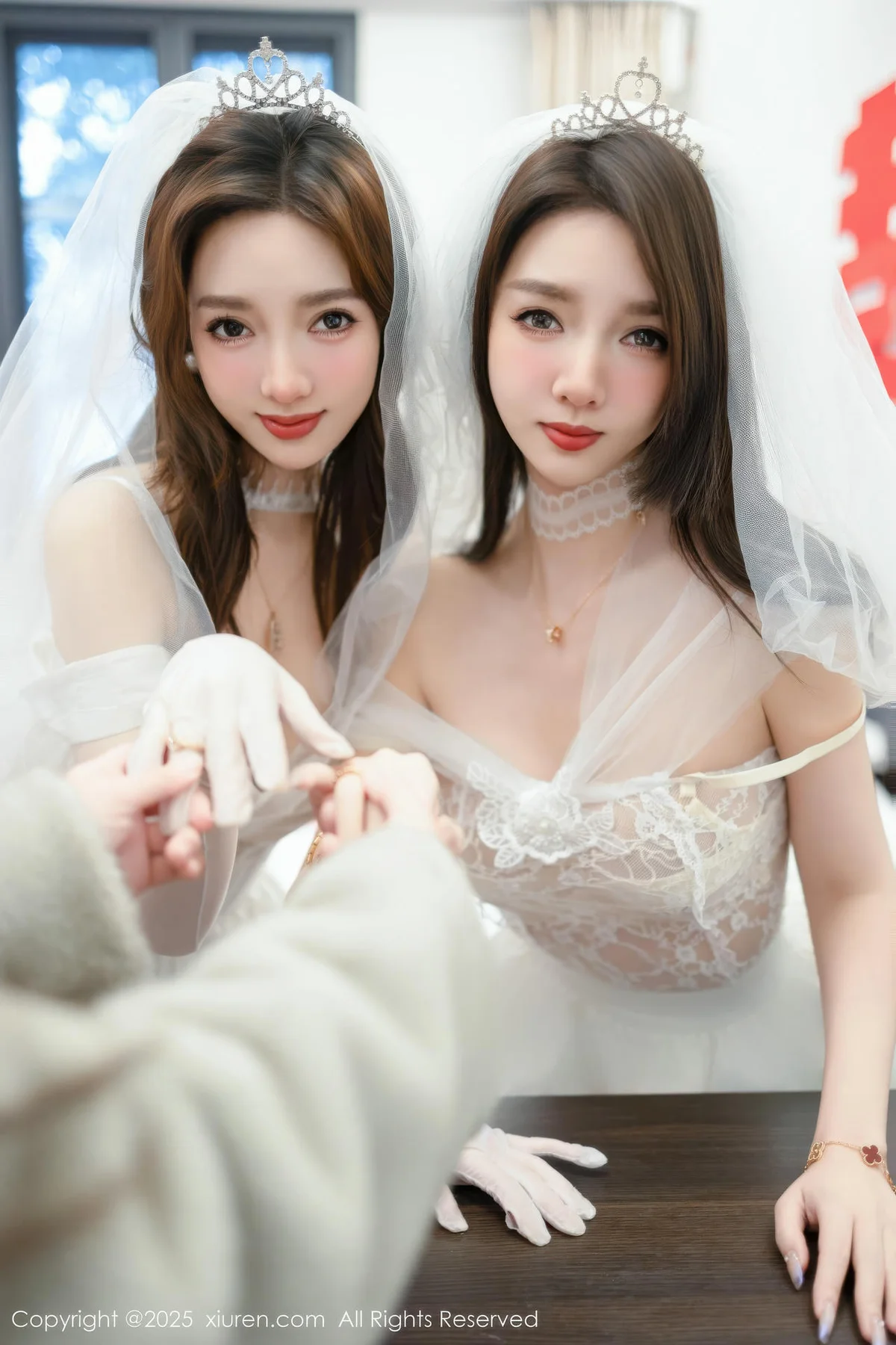 XiuRen 秀人 No.11184 Twins天夭 两位白色蕾丝婚纱 - 9