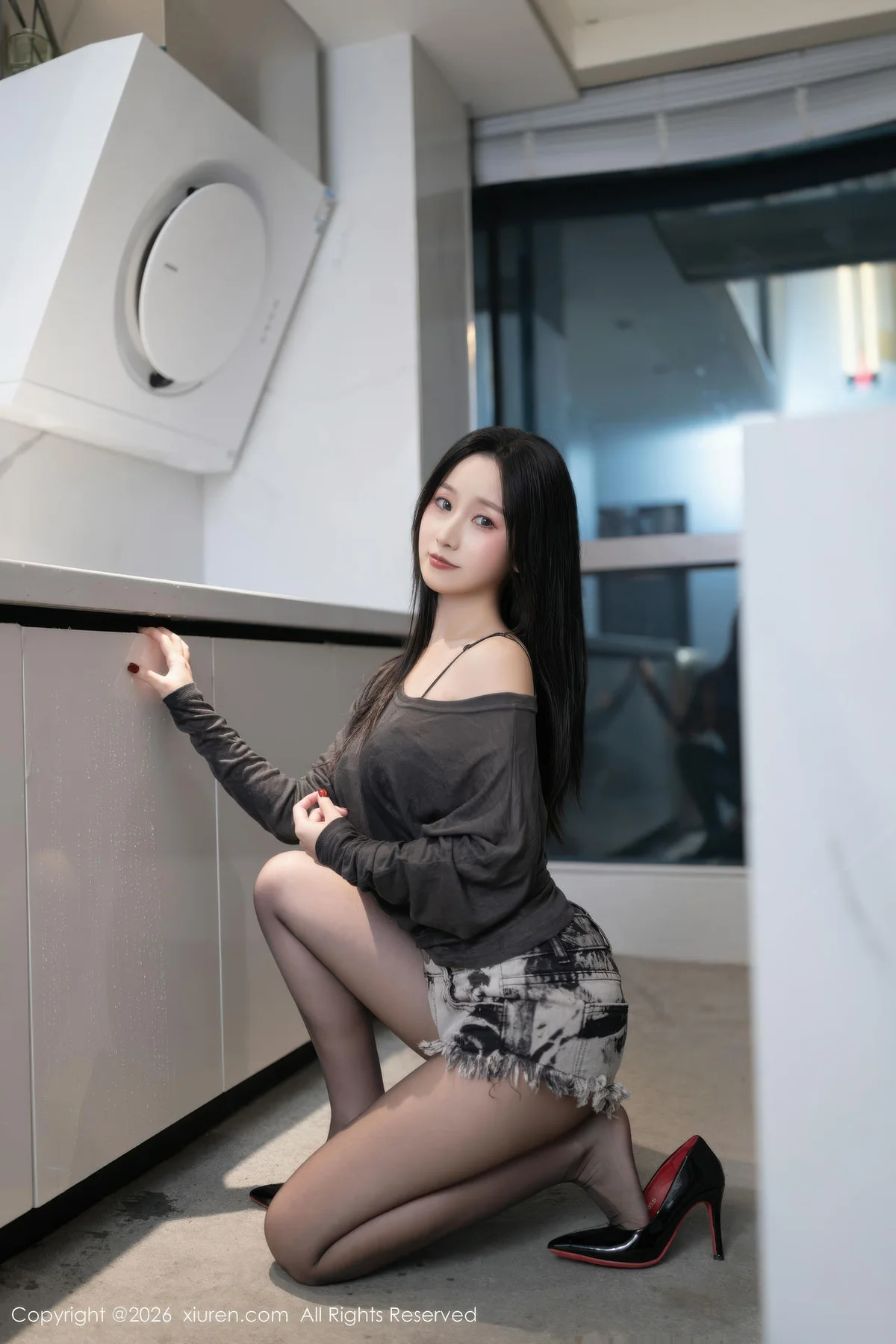 XiuRen 秀人 No.11202 杏子Yada香肩黑丝翘臀美女 - 7