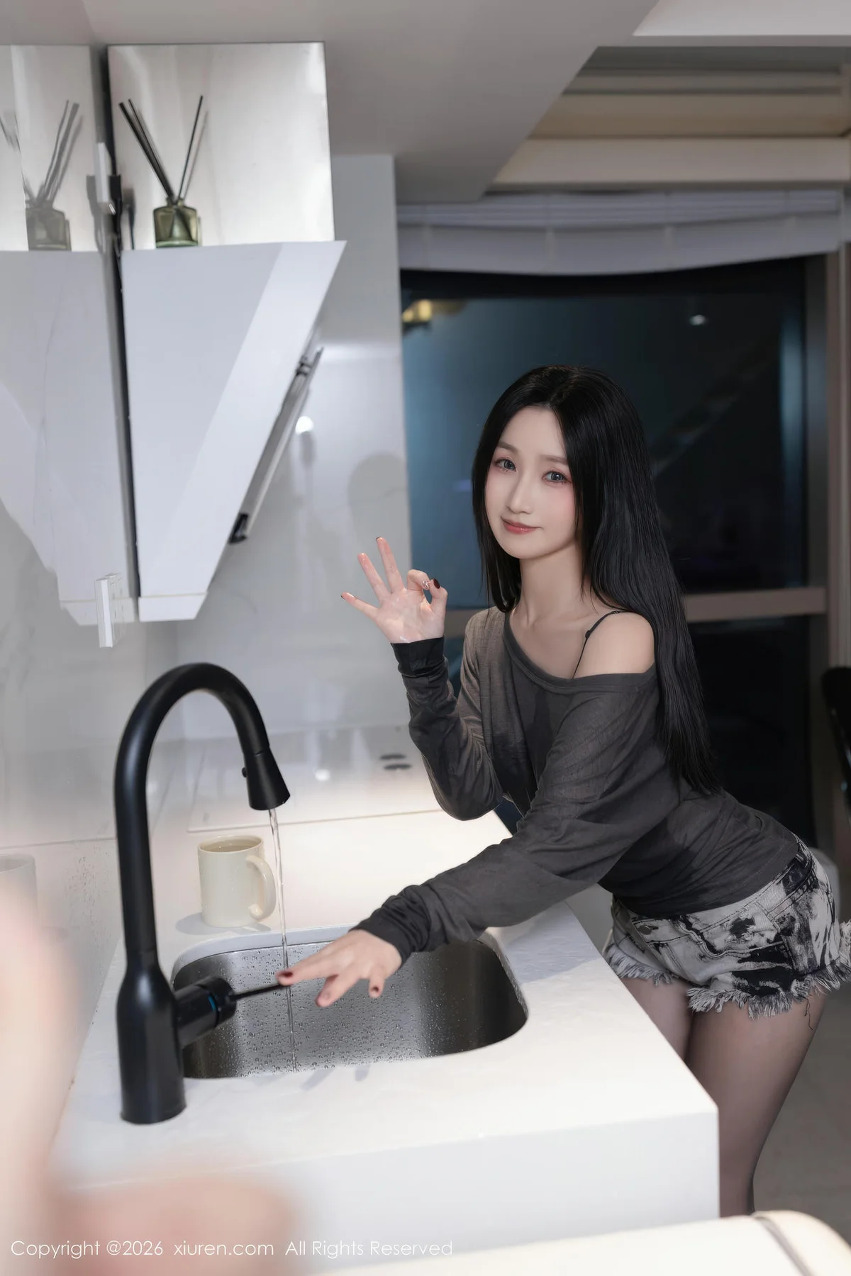 XiuRen 秀人 No.11202 杏子Yada香肩黑丝翘臀美女 - 2