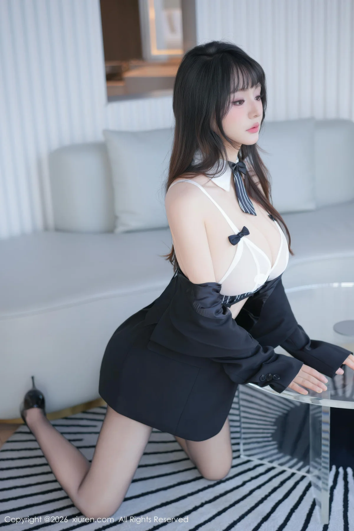 XiuRen 秀人 No.11203 沈南汐RuRu巨乳黑色西服 - 1