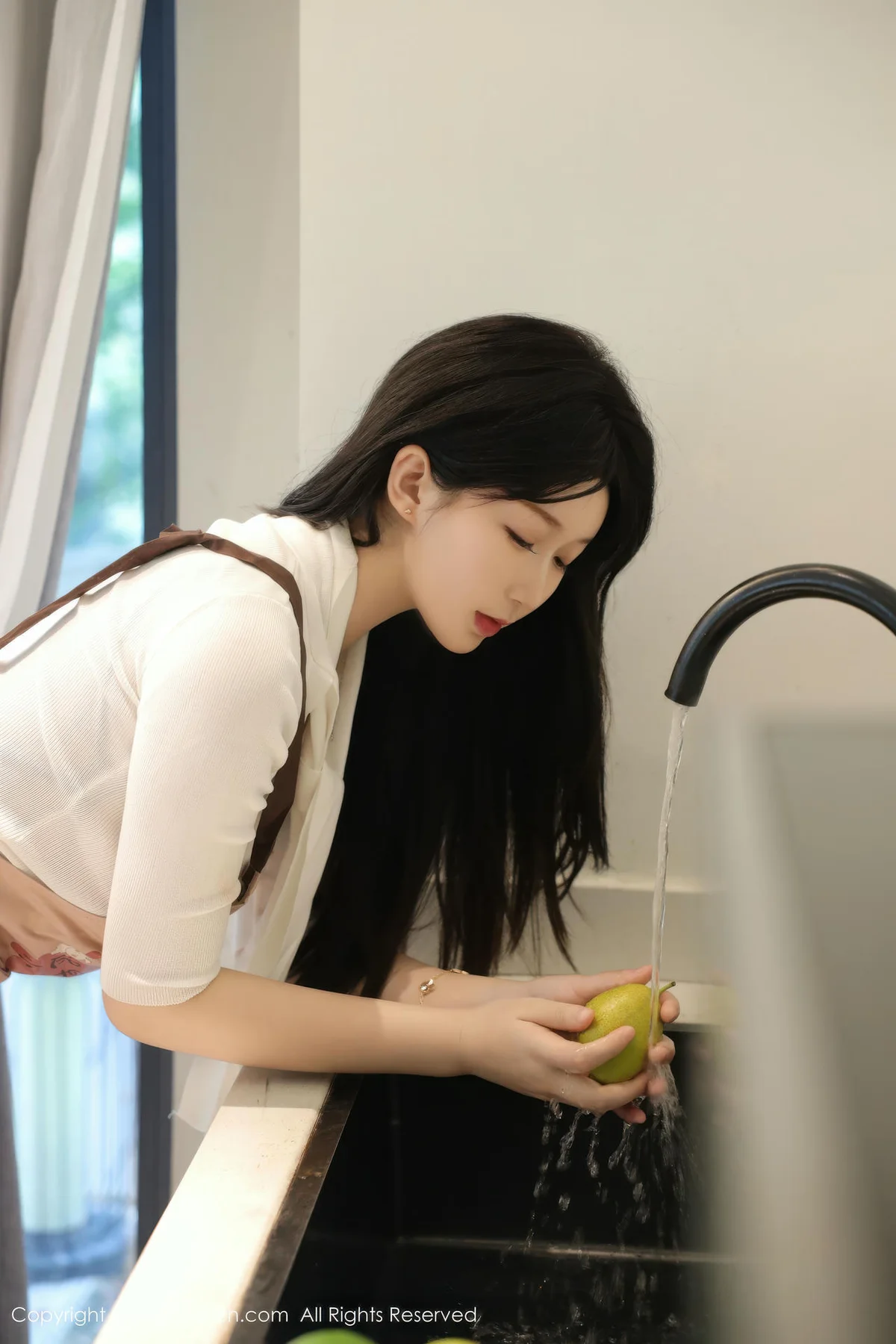 XiuRen 秀人 No.11207 奶思兔巨乳首套写真紫色包臀裙 - 1