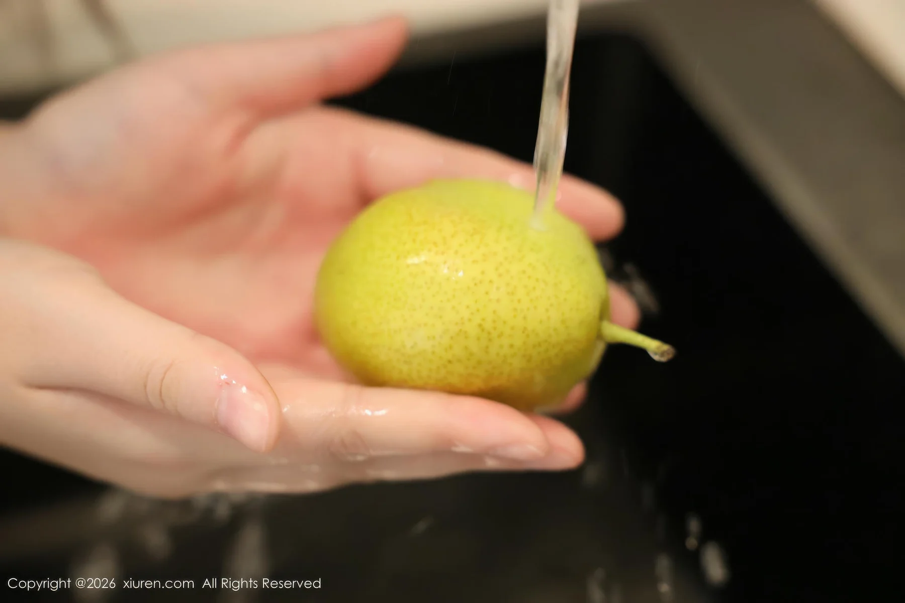 XiuRen 秀人 No.11207 奶思兔巨乳首套写真紫色包臀裙 - 2