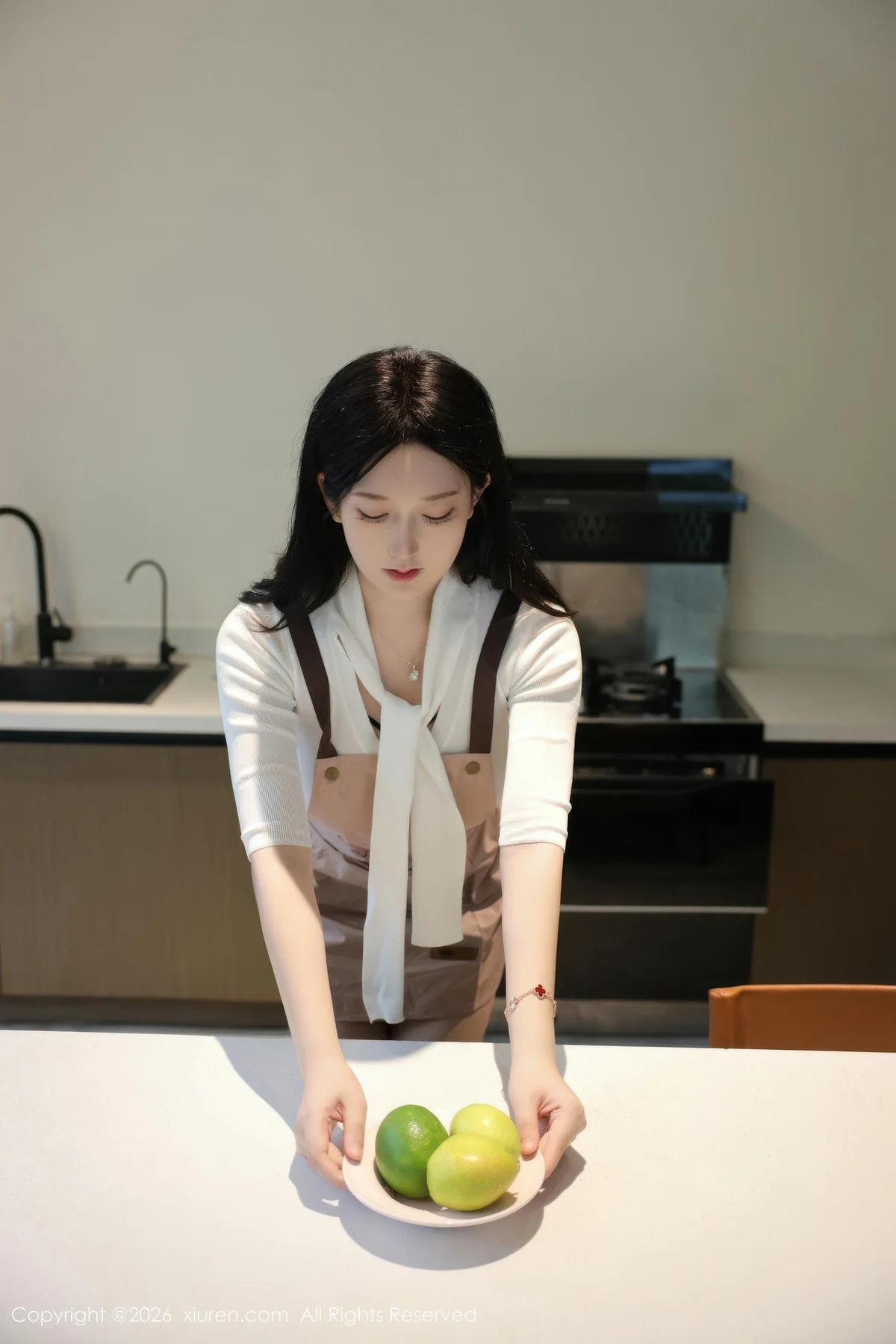 XiuRen 秀人 No.11207 奶思兔巨乳首套写真紫色包臀裙 - 2