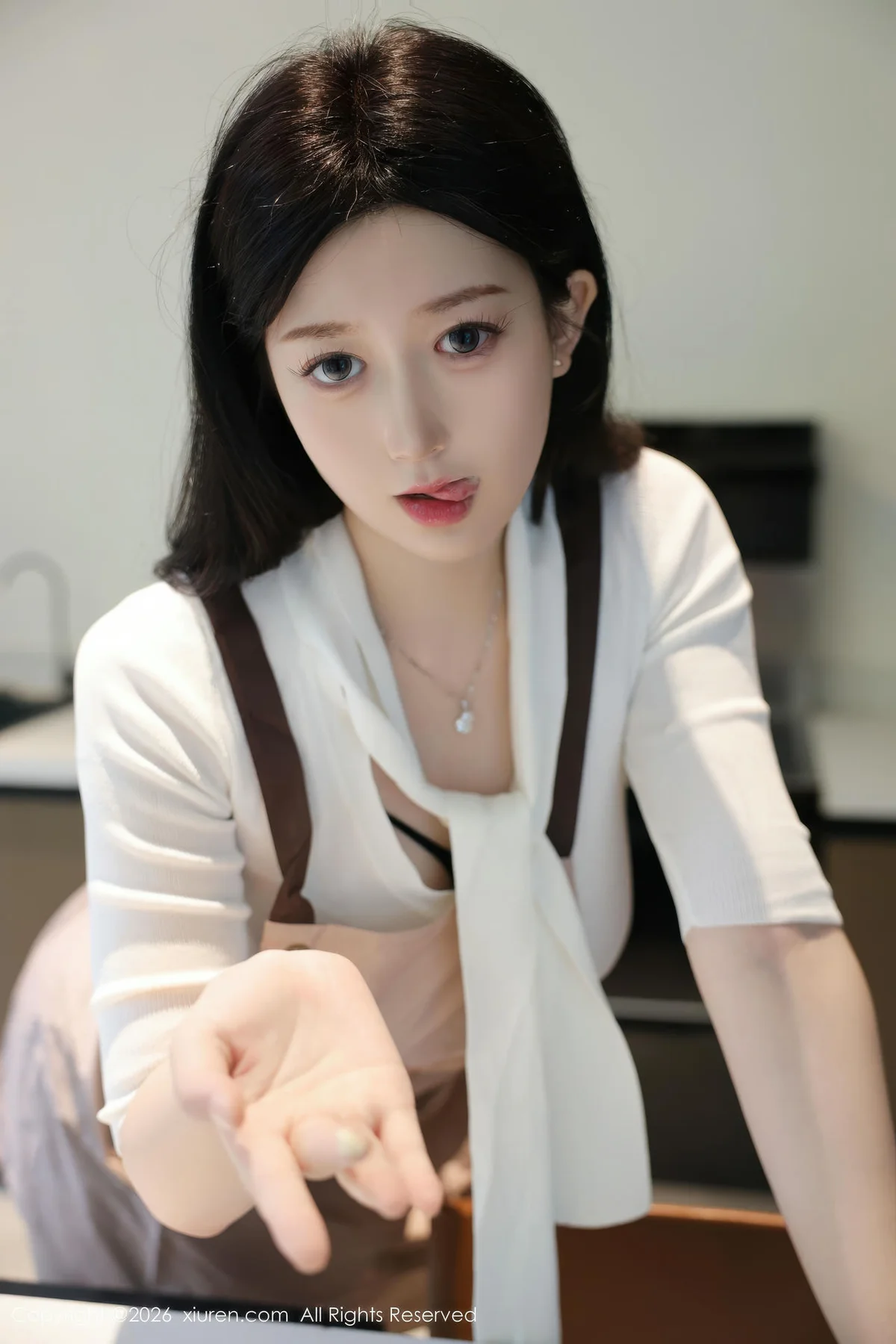 XiuRen 秀人 No.11207 奶思兔巨乳首套写真紫色包臀裙 - 4