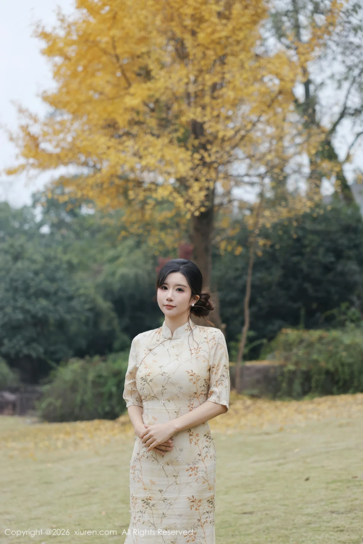 XiuRen 秀人 No.11214 小肉肉咪 浅黄色旗袍户外 - 1