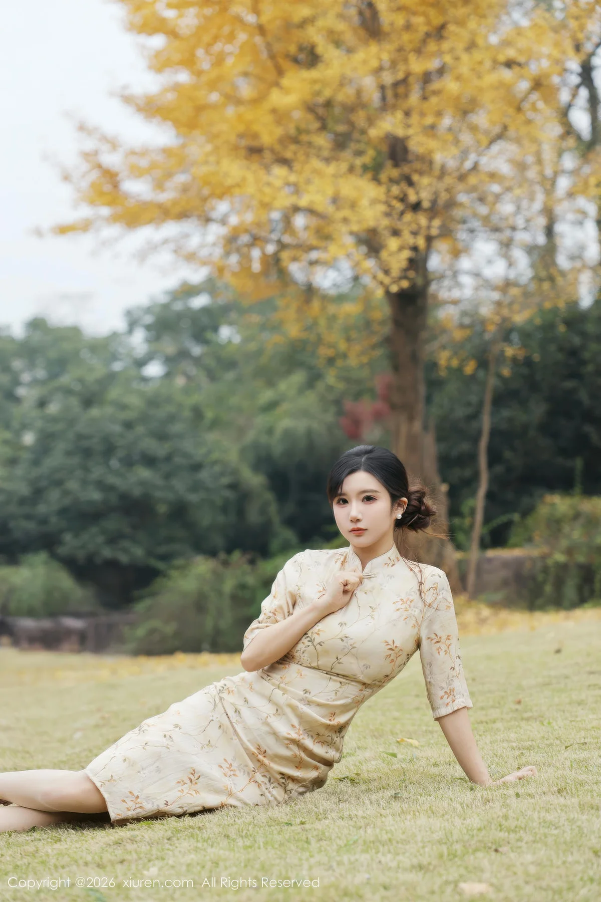 XiuRen 秀人 No.11214 小肉肉咪 浅黄色旗袍户外 - 2