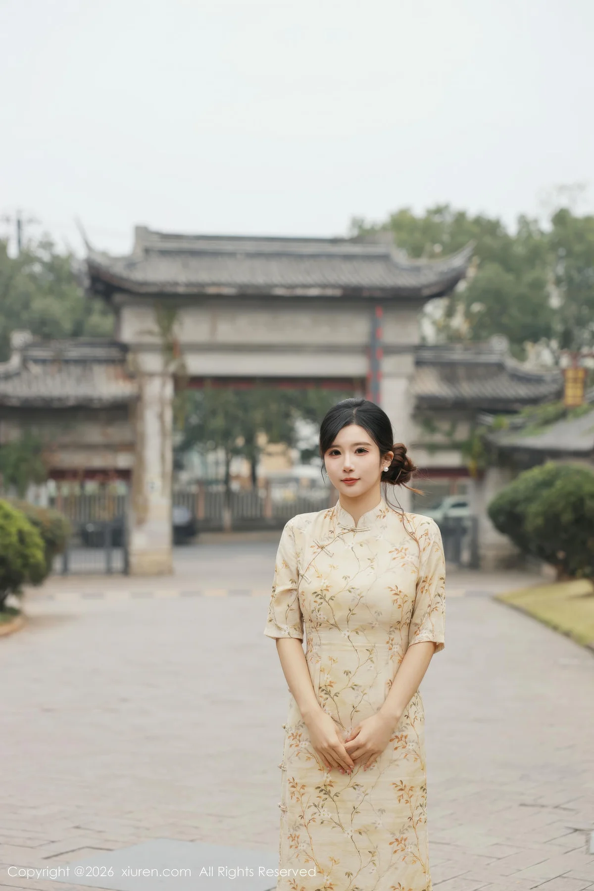 XiuRen 秀人 No.11214 小肉肉咪 浅黄色旗袍户外 - 4