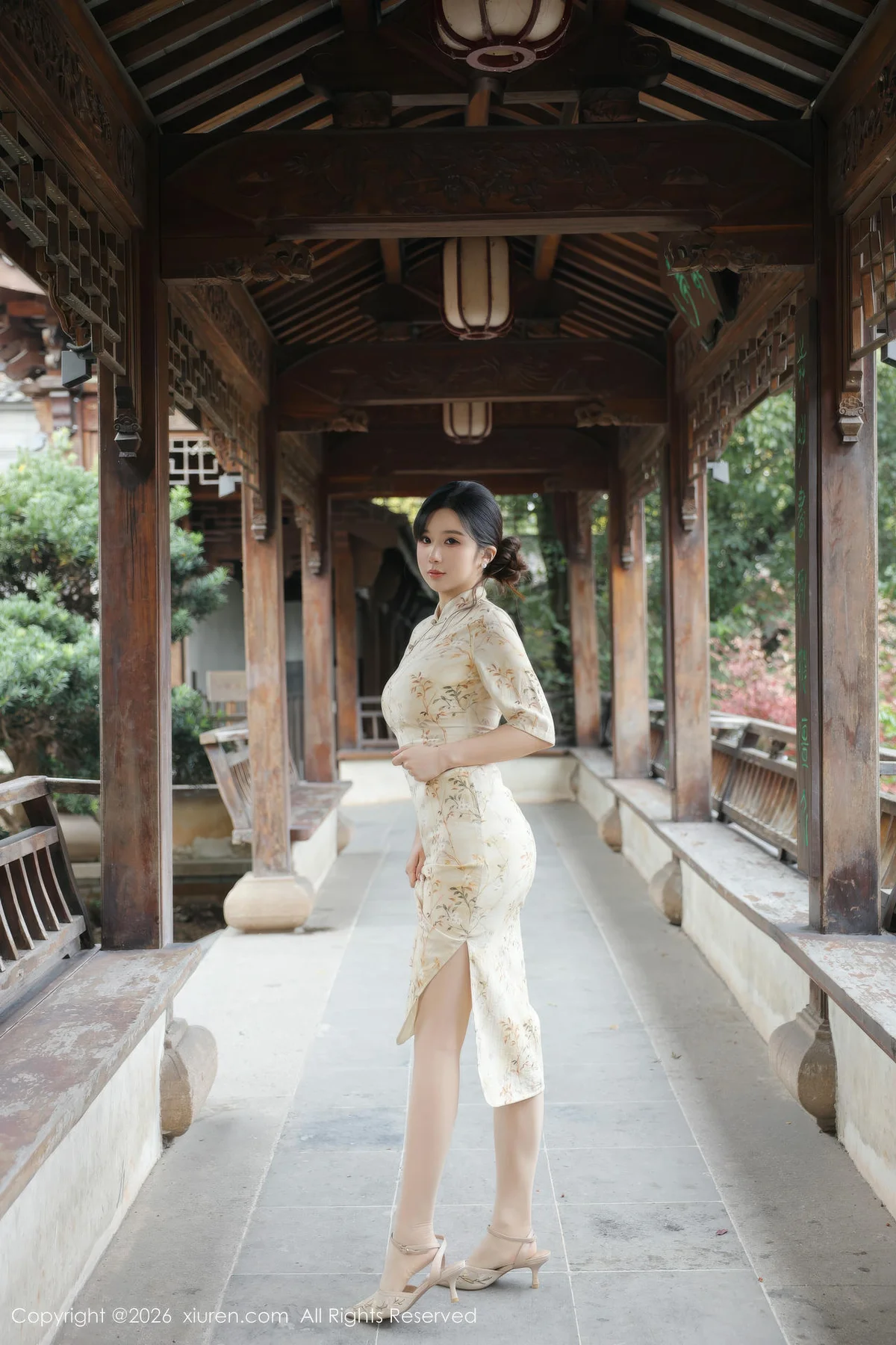 XiuRen 秀人 No.11214 小肉肉咪 浅黄色旗袍户外 - 7