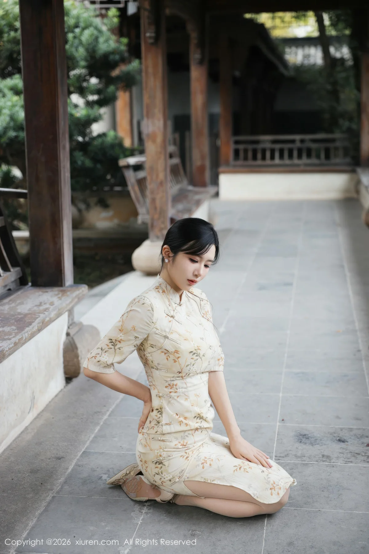 XiuRen 秀人 No.11214 小肉肉咪 浅黄色旗袍户外 - 2