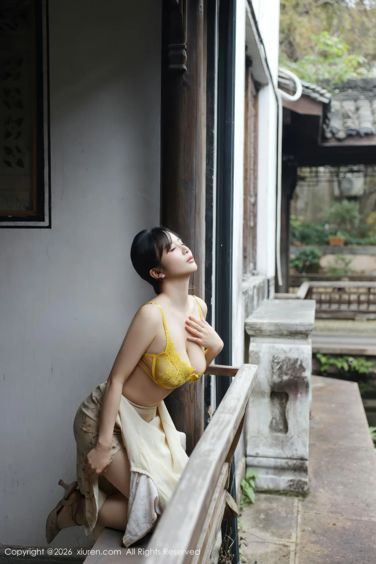 XiuRen 秀人 No.11214 小肉肉咪 浅黄色旗袍户外 - 9