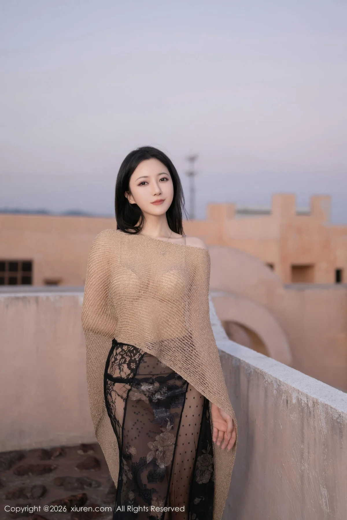 XiuRen 秀人 No.11217 鱼子酱Fish 黑色蕾丝裙天台美照旅拍 - 2