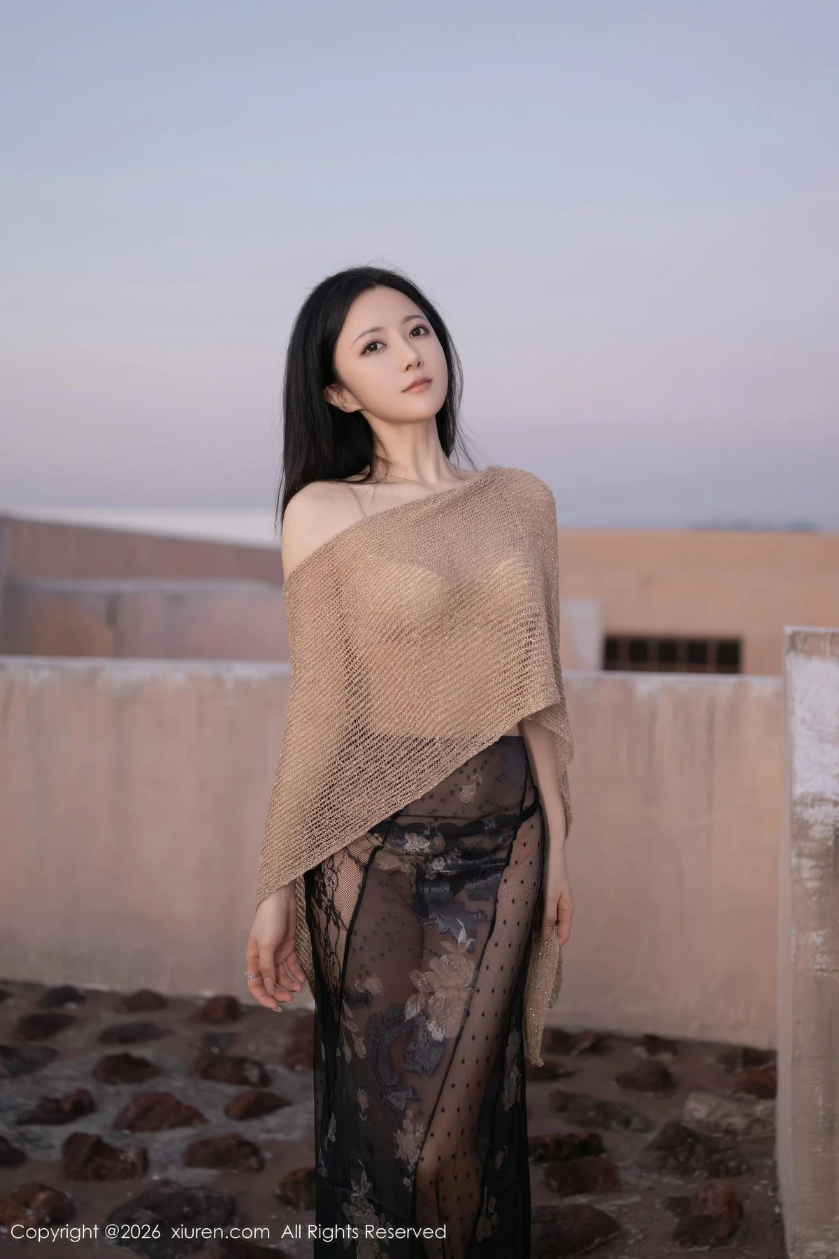 XiuRen 秀人 No.11217 鱼子酱Fish 黑色蕾丝裙天台美照旅拍 - 3