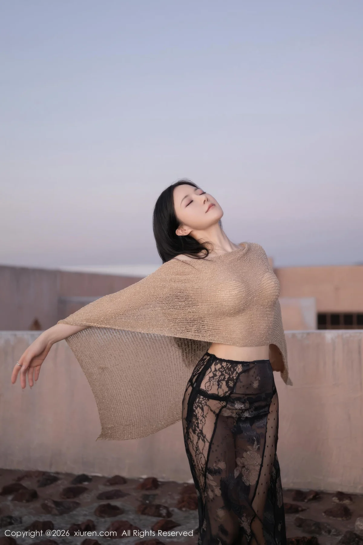 XiuRen 秀人 No.11217 鱼子酱Fish 黑色蕾丝裙天台美照旅拍 - 4