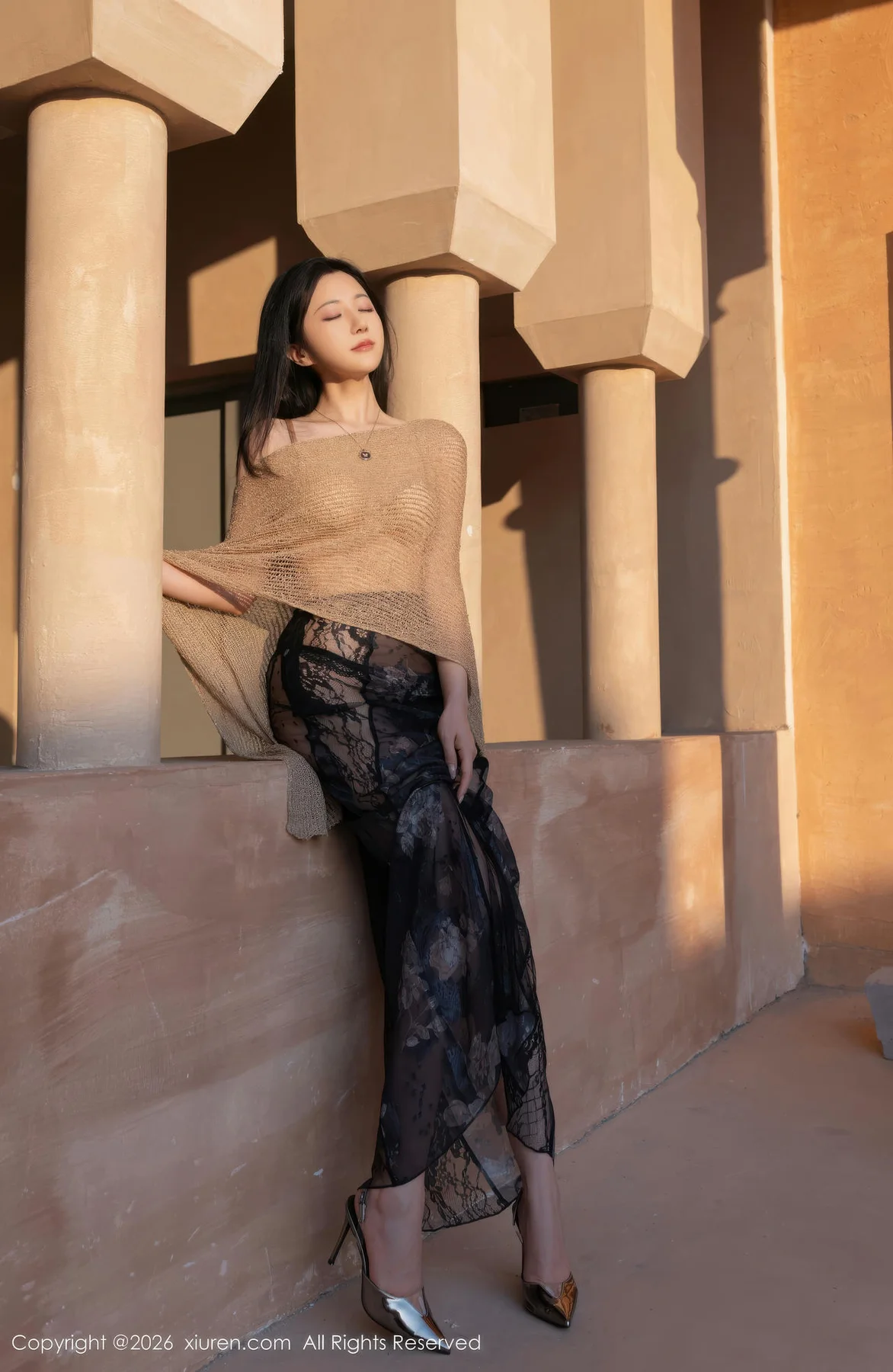 XiuRen 秀人 No.11217 鱼子酱Fish 黑色蕾丝裙天台美照旅拍 - 8