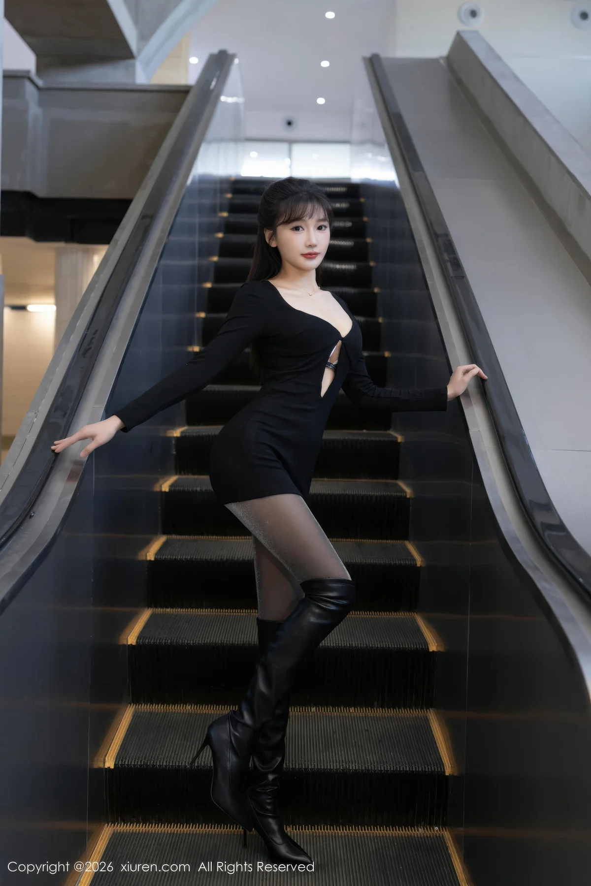 XiuRen 秀人 No.11236 陆萱萱 黑色皮靴魅惑黑丝 - 1