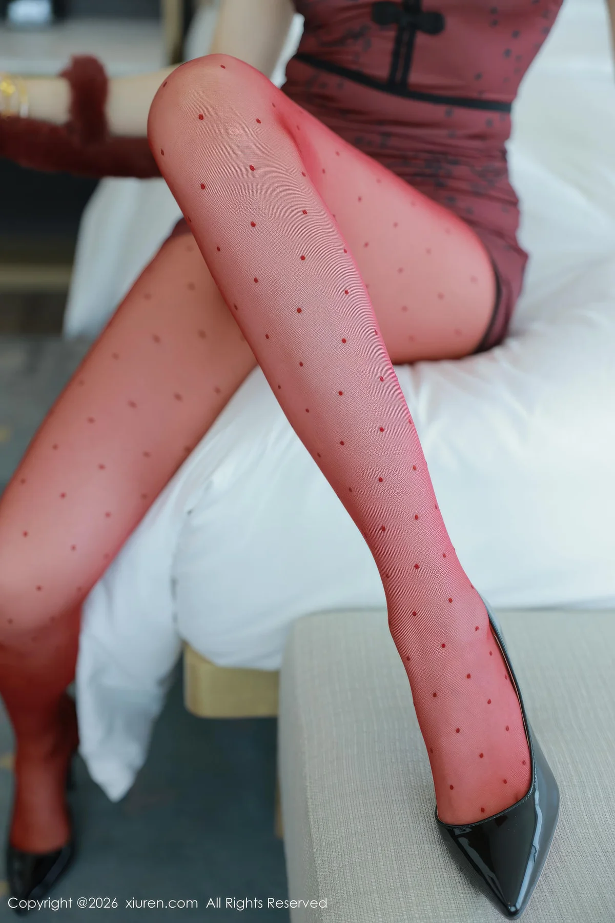 XiuRen 秀人 No.11248 玥儿玥er红色情趣翘臀玉体 - 1