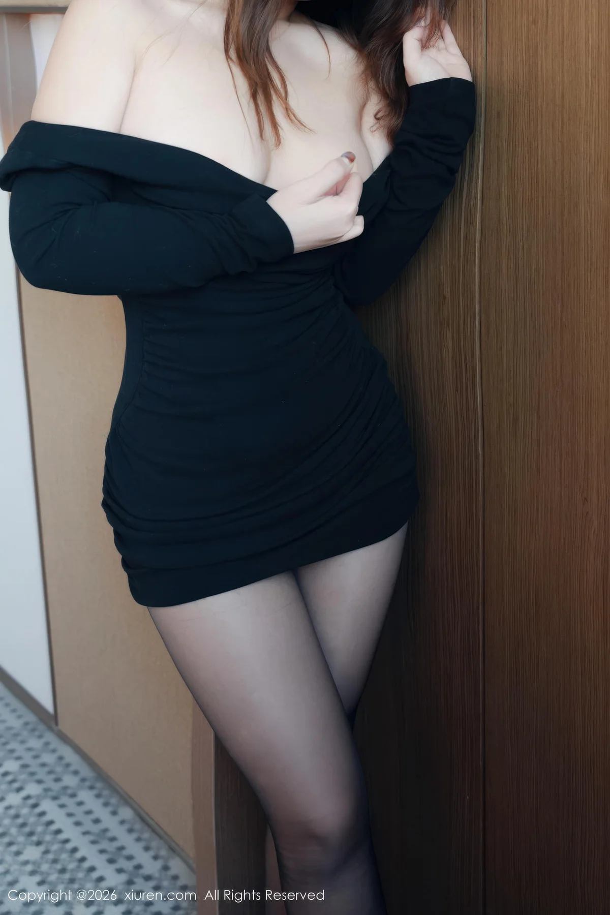 XiuRen 秀人 No.11250 小依依MM 街拍黑色连衣短裙 - 7