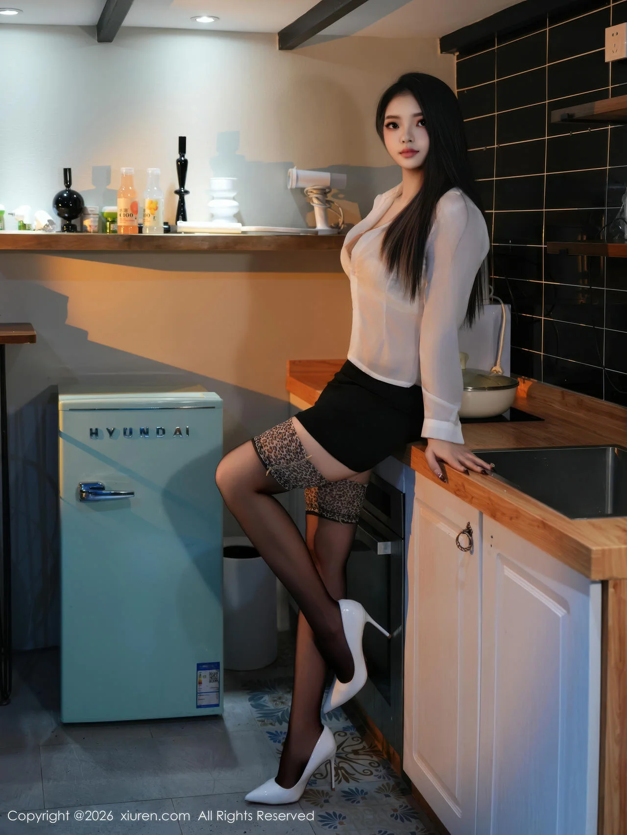 XiuRen 秀人 No.11251 冬安 黑色短裙魅惑黑丝 - 1