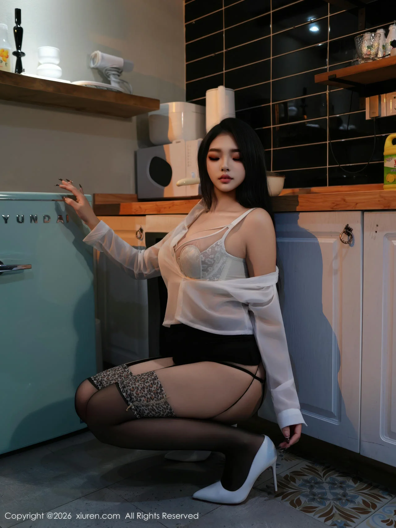 XiuRen 秀人 No.11251 冬安 黑色短裙魅惑黑丝 - 1