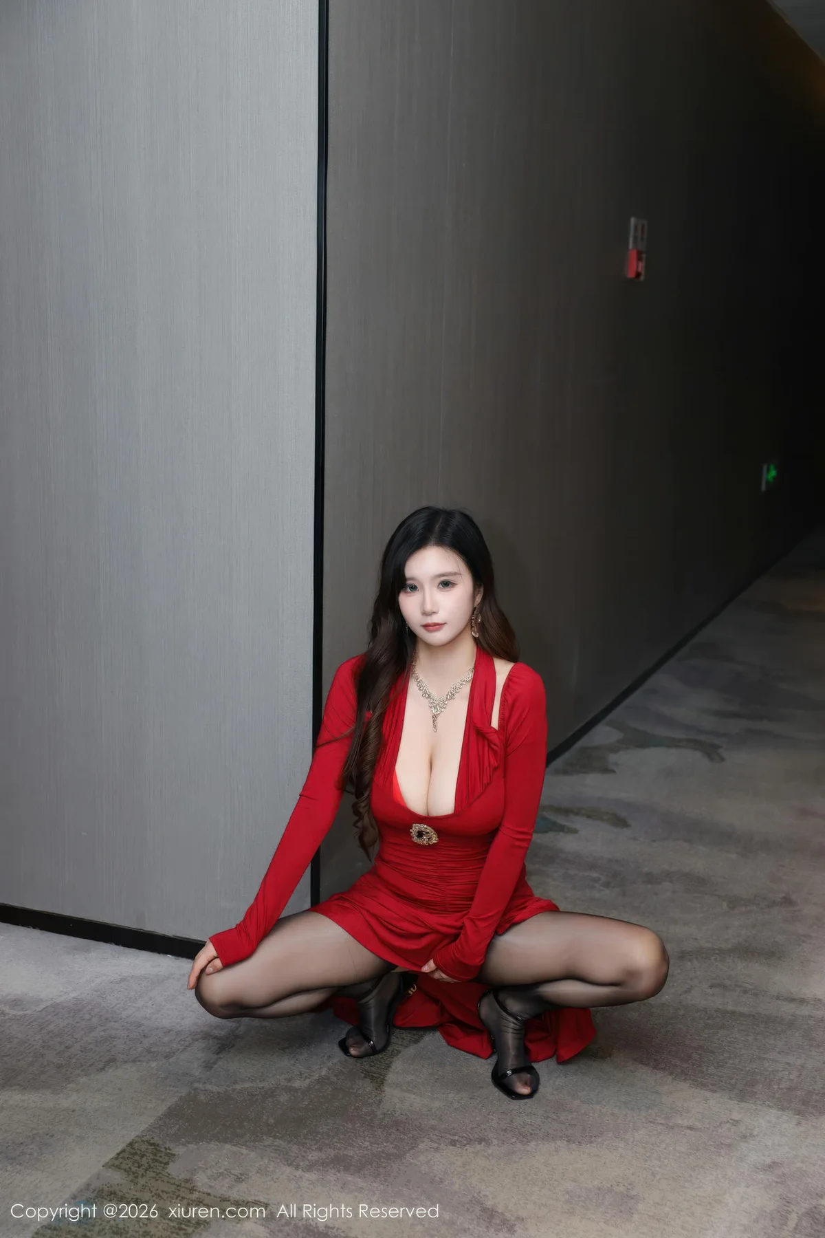 XiuRen 秀人 No.11271 小肉肉咪 红色连衣裙黑丝 - 2