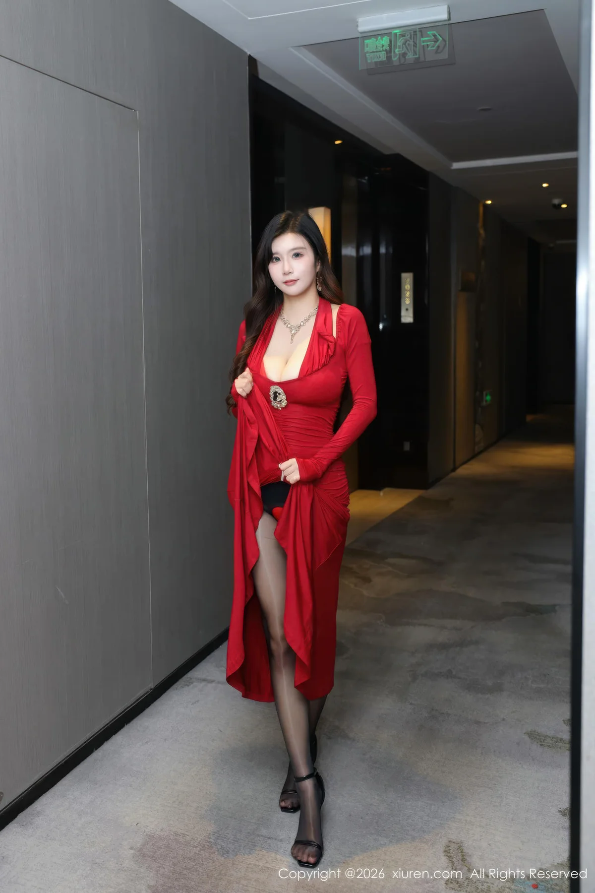 XiuRen 秀人 No.11271 小肉肉咪 红色连衣裙黑丝 - 3