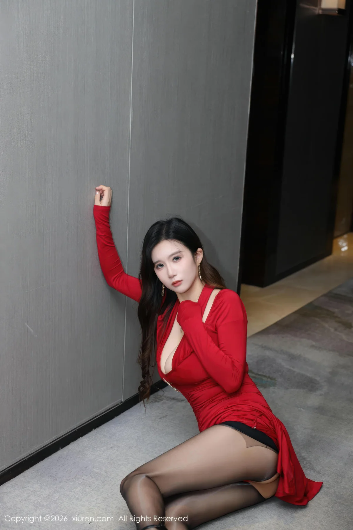 XiuRen 秀人 No.11271 小肉肉咪 红色连衣裙黑丝 - 5