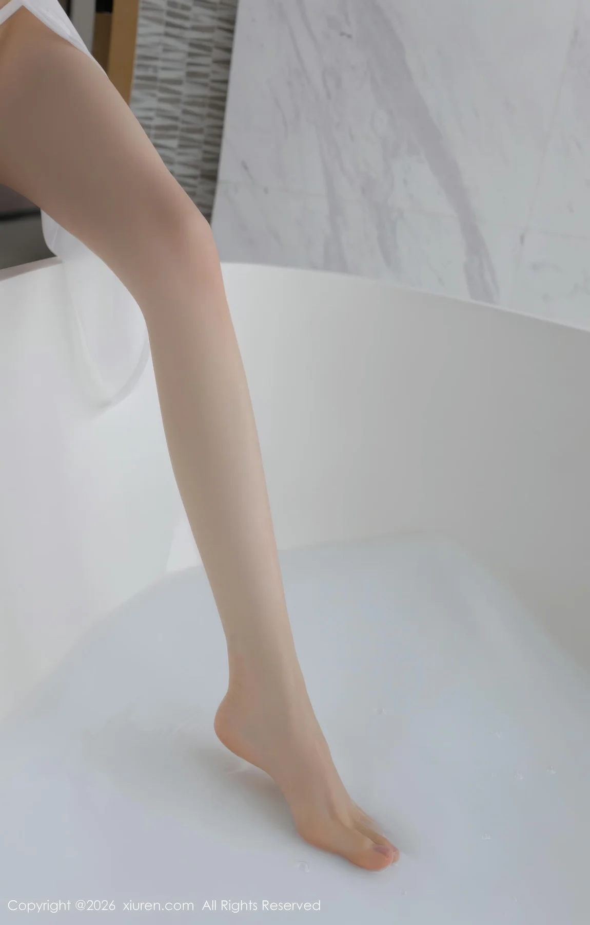 XiuRen 秀人 No.11275 鱼子酱Fish 白色浴袍诱人肉色丝袜 - 10