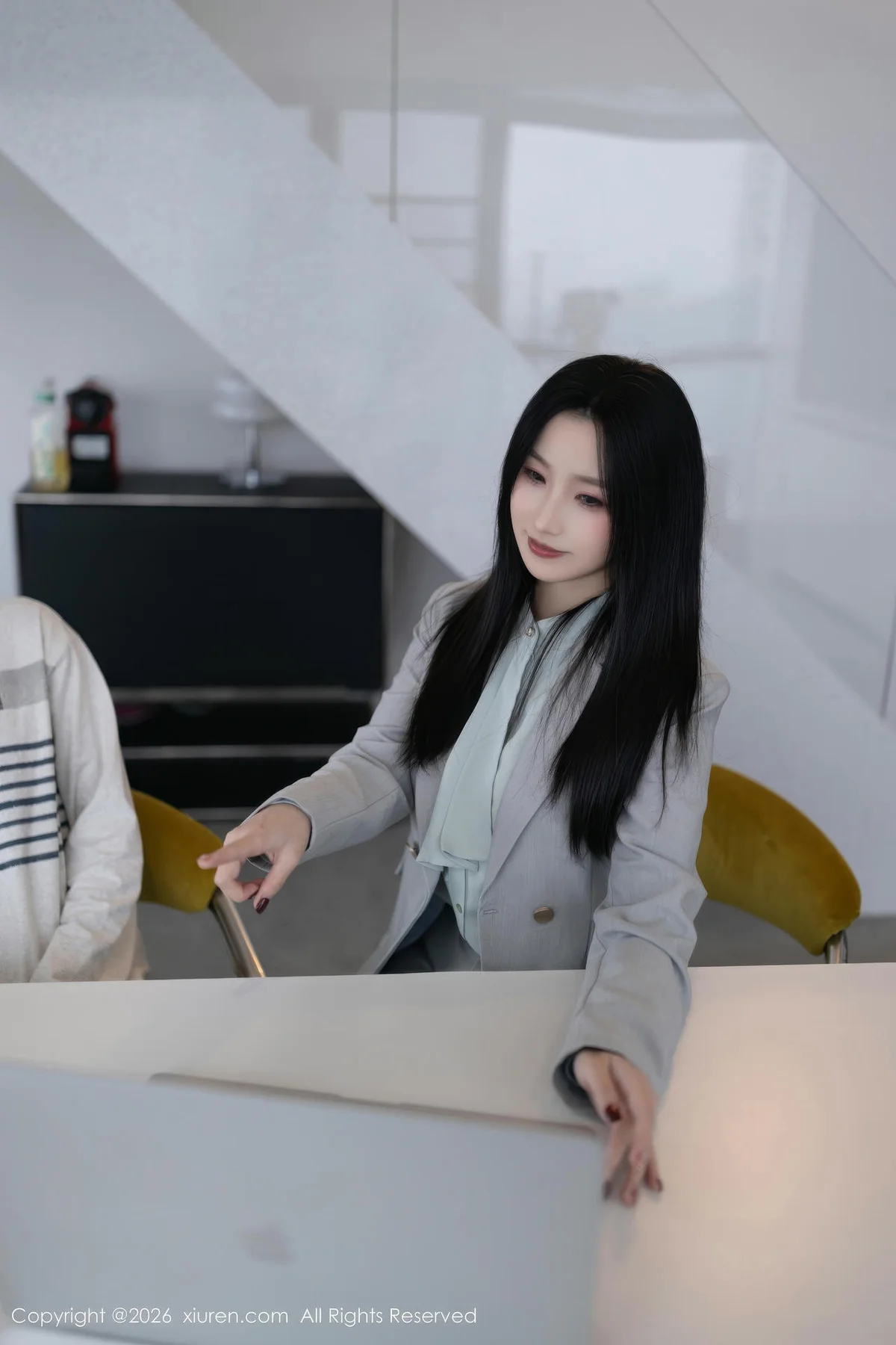 XiuRen 秀人 No.11285 杏子Yada 灰色OL服饰 - 2