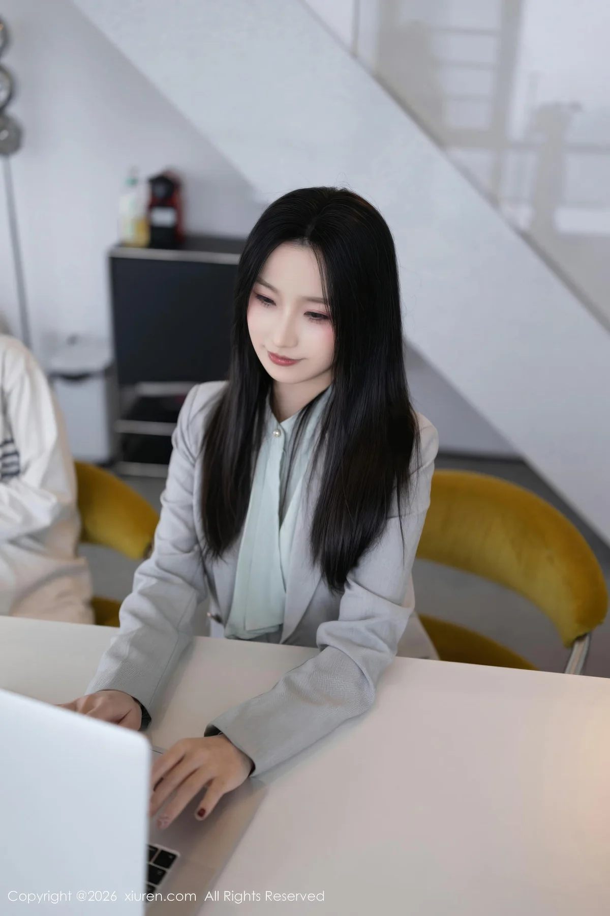 XiuRen 秀人 No.11285 杏子Yada 灰色OL服饰 - 3