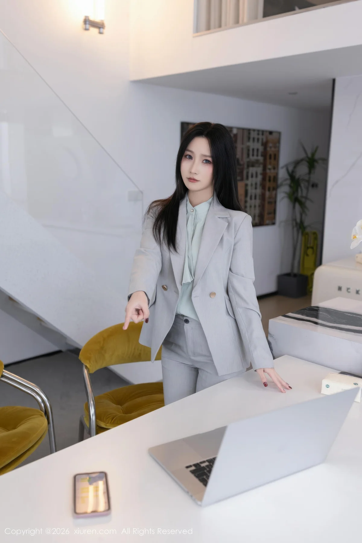 XiuRen 秀人 No.11285 杏子Yada 灰色OL服饰 - 8