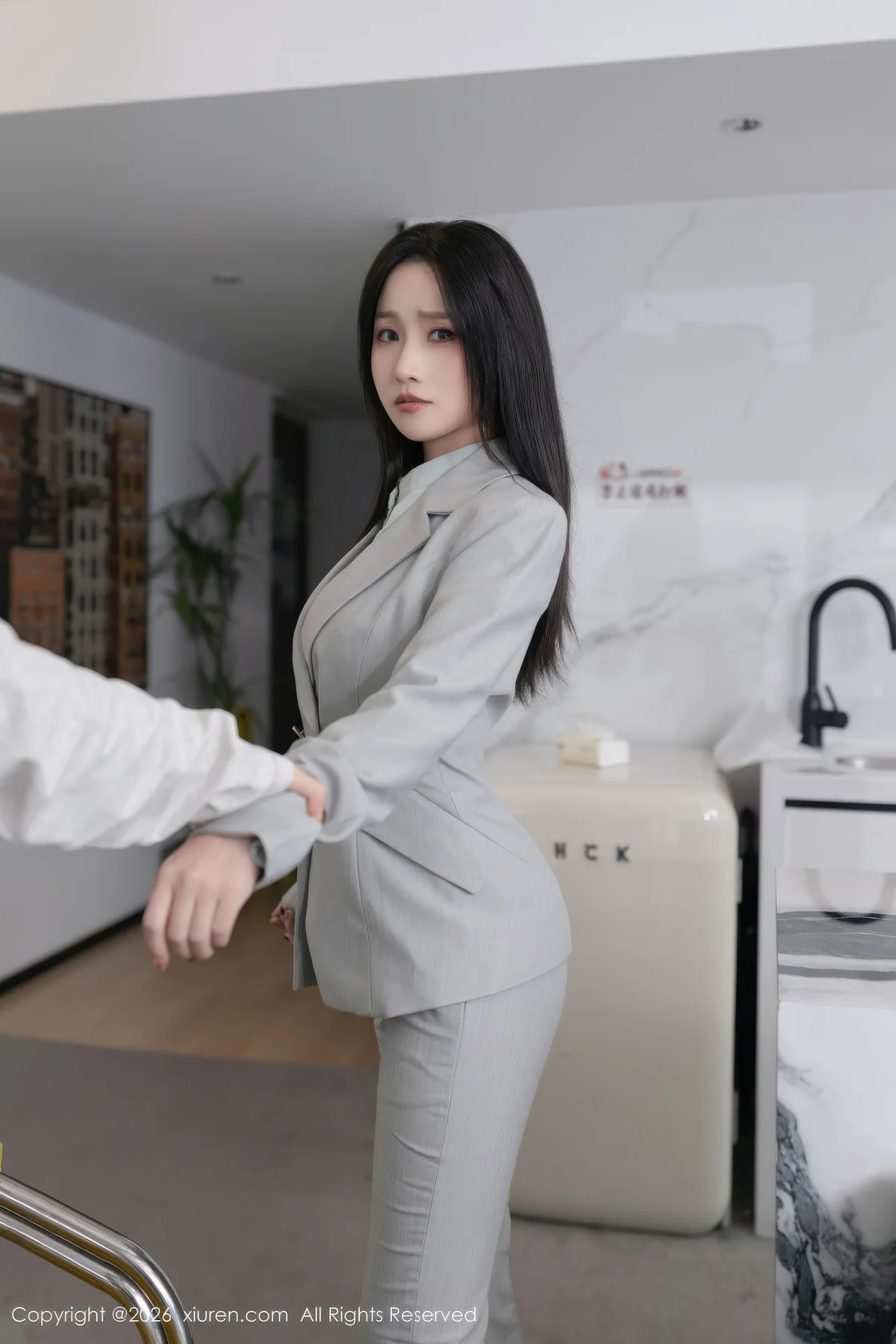 XiuRen 秀人 No.11285 杏子Yada 灰色OL服饰 - 10