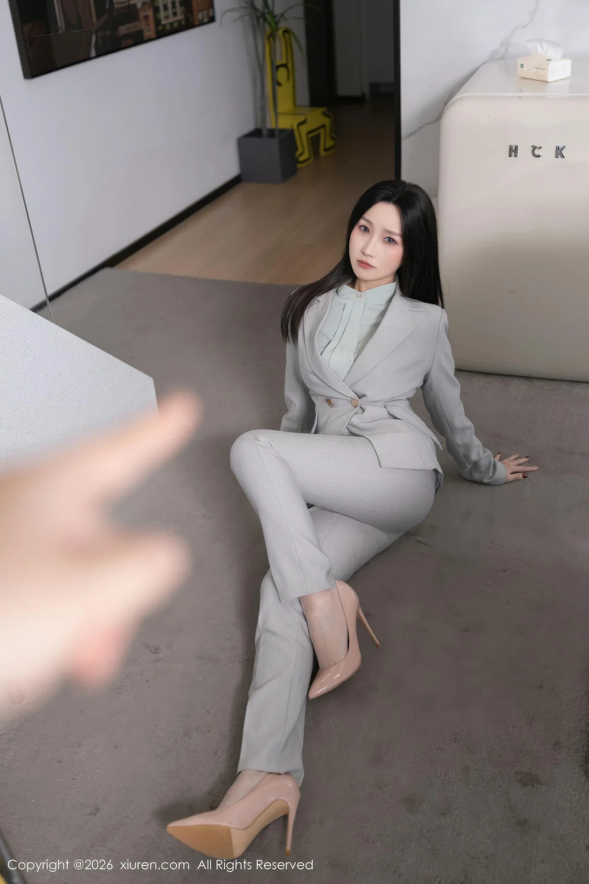 XiuRen 秀人 No.11285 杏子Yada 灰色OL服饰 - 2