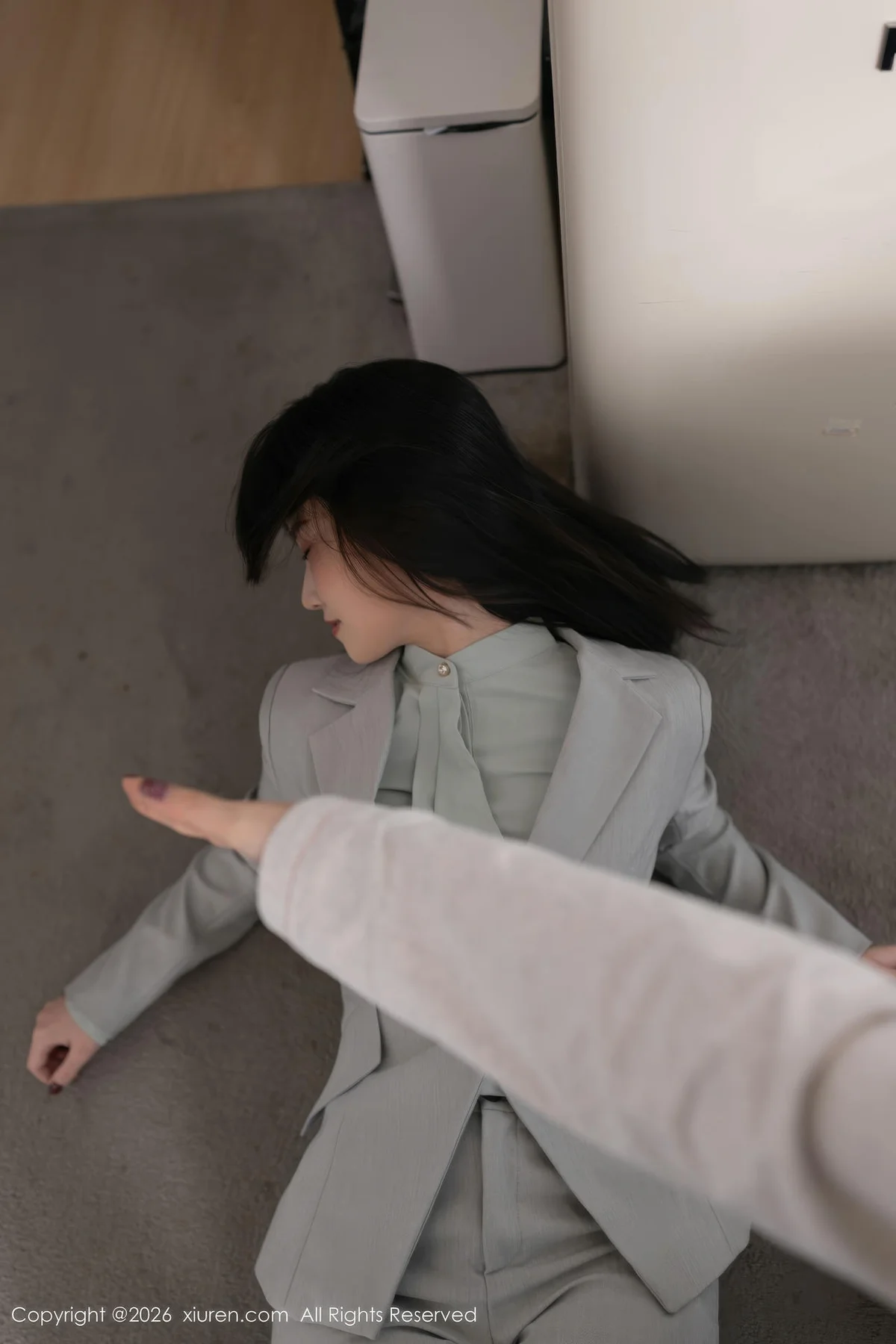 XiuRen 秀人 No.11285 杏子Yada 灰色OL服饰 - 5