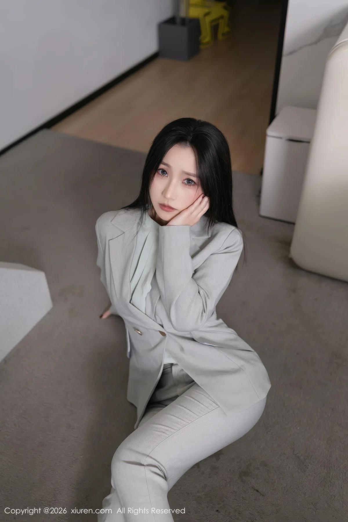 XiuRen 秀人 No.11285 杏子Yada 灰色OL服饰 - 6