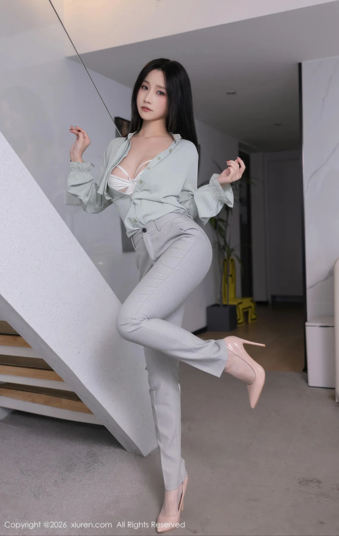 XiuRen 秀人 No.11285 杏子Yada 灰色OL服饰 - 3