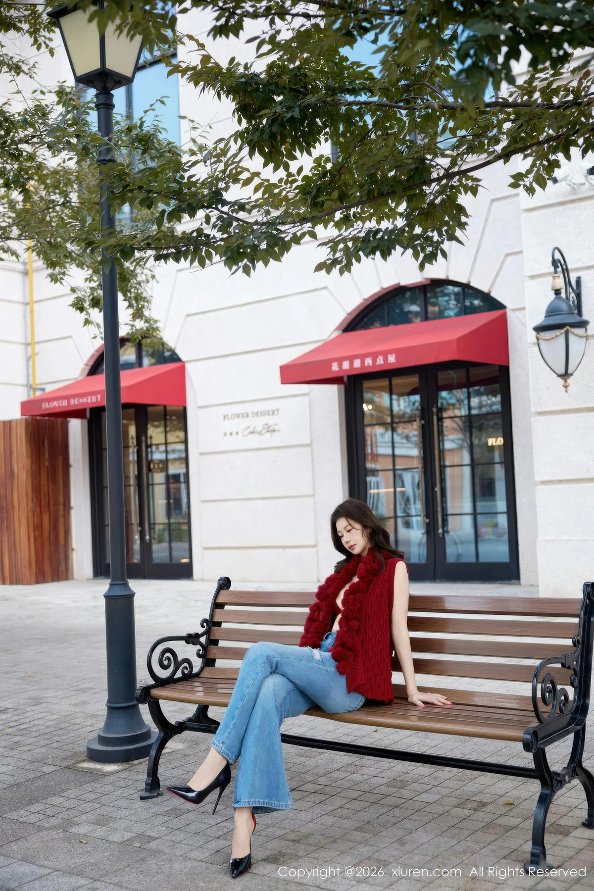 XiuRen 秀人 No.11293 尹甜甜爆乳街拍红色毛衣 - 1