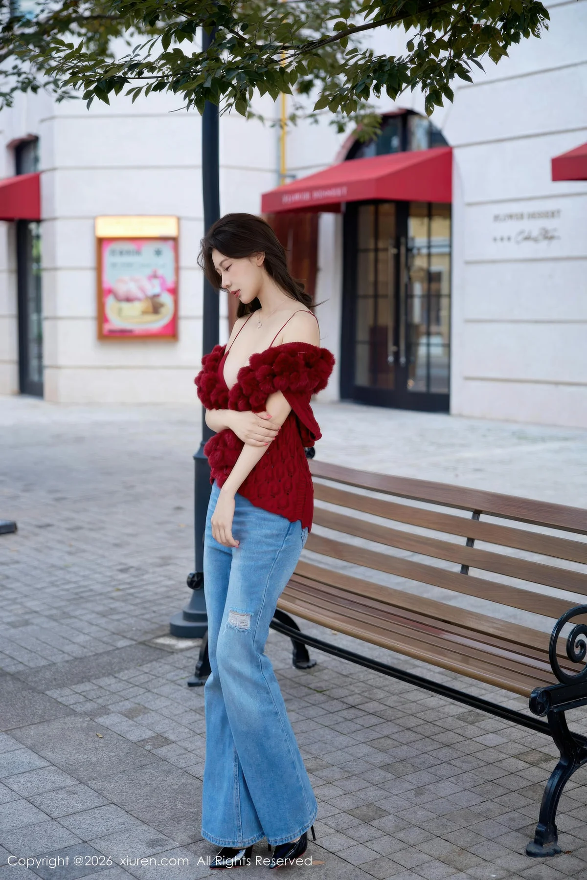 XiuRen 秀人 No.11293 尹甜甜爆乳街拍红色毛衣 - 2