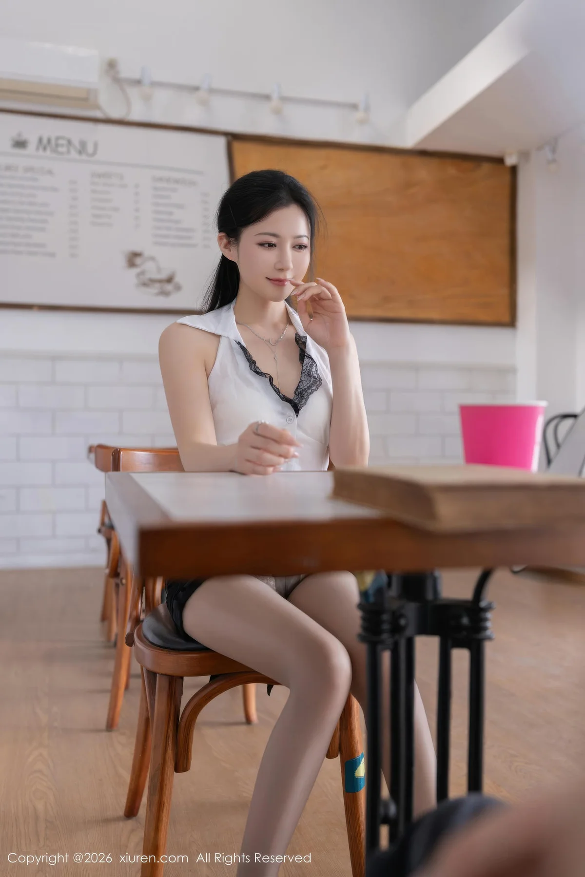 XiuRen 秀人 No.11304 鱼子酱Fish 咖啡馆性感美女 - 1