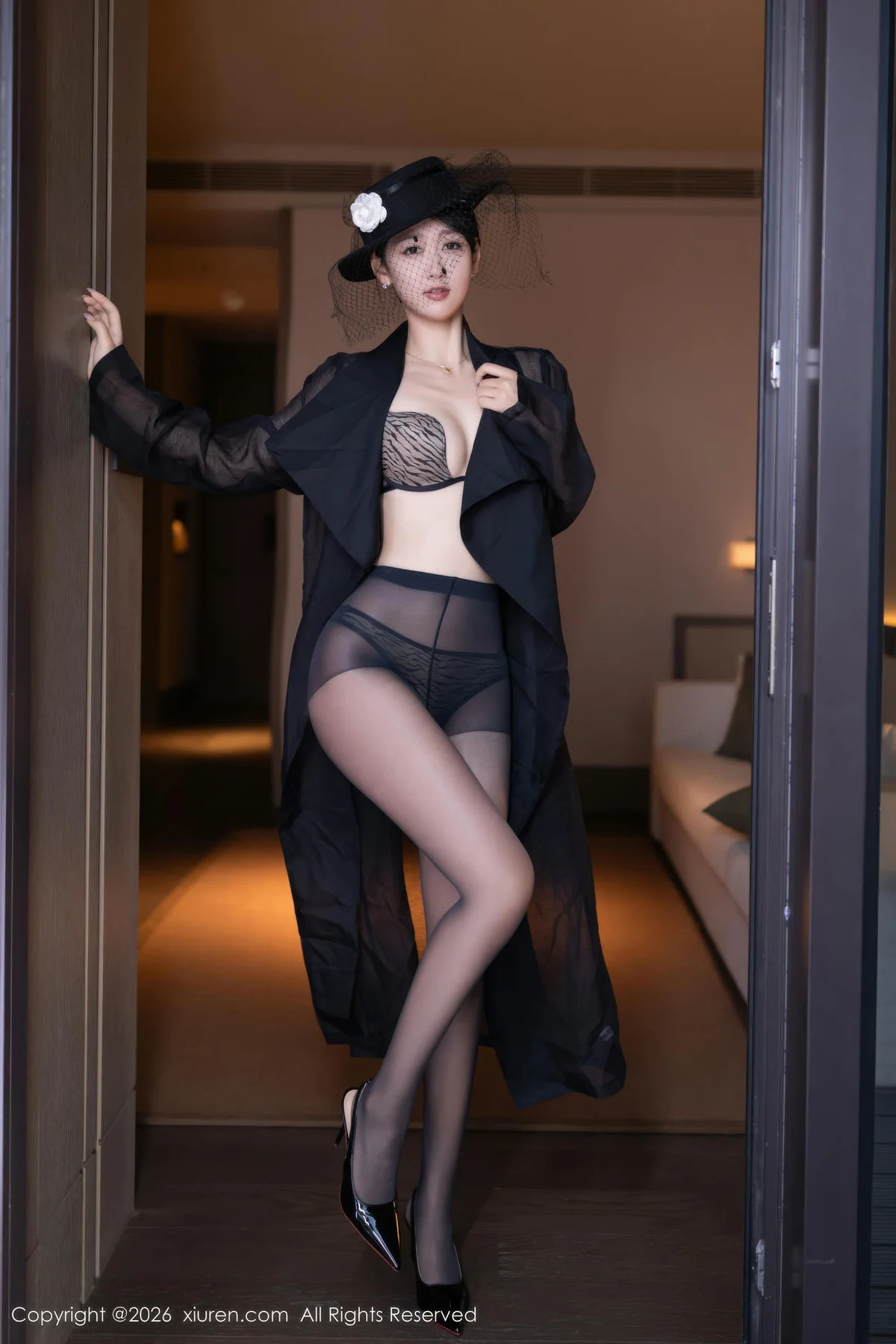 XiuRen 秀人 No.11309 唐安琪 黑丝翘臀ol丝袜 - 1